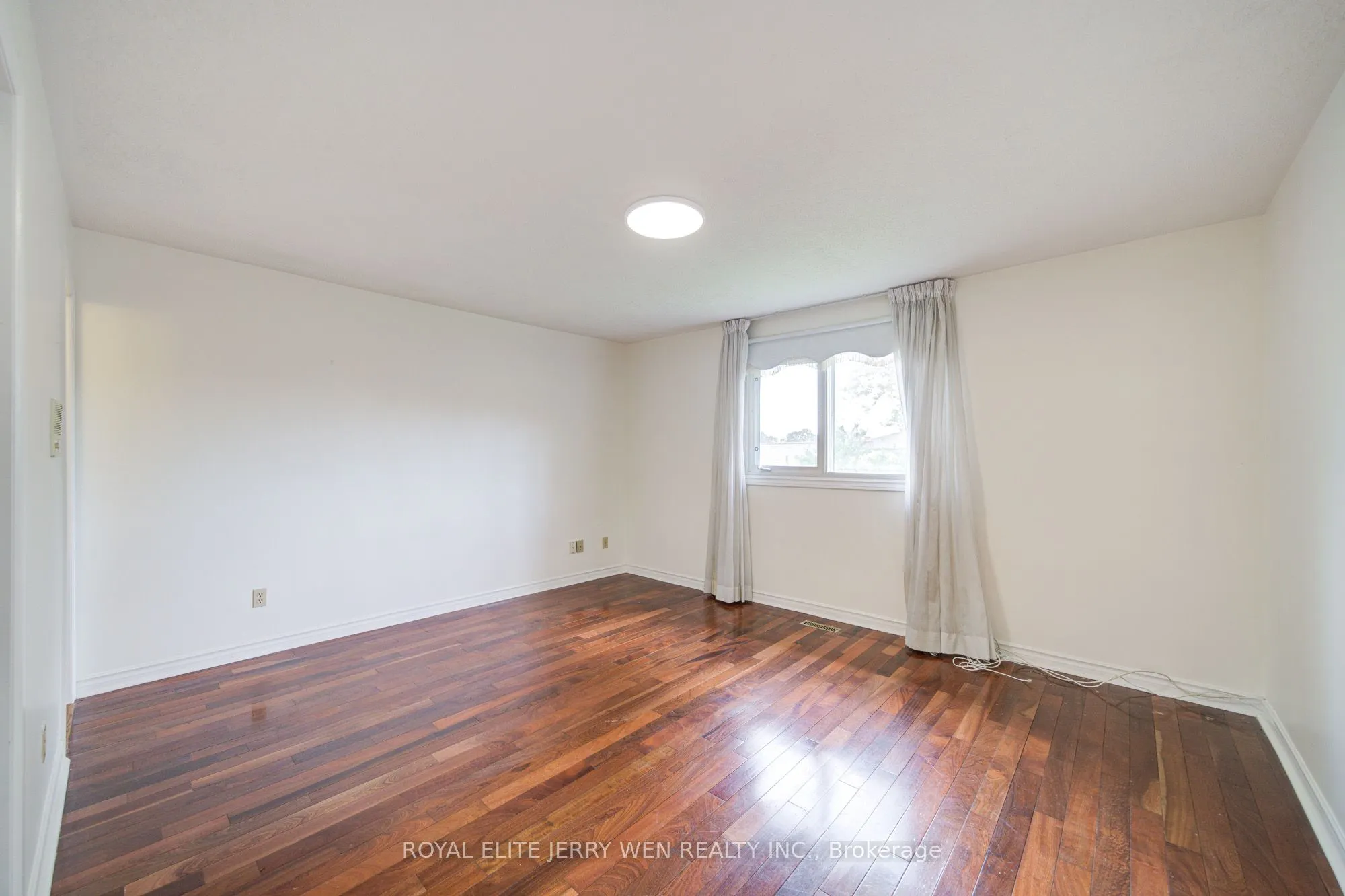 2908 Victoria Park Avenue