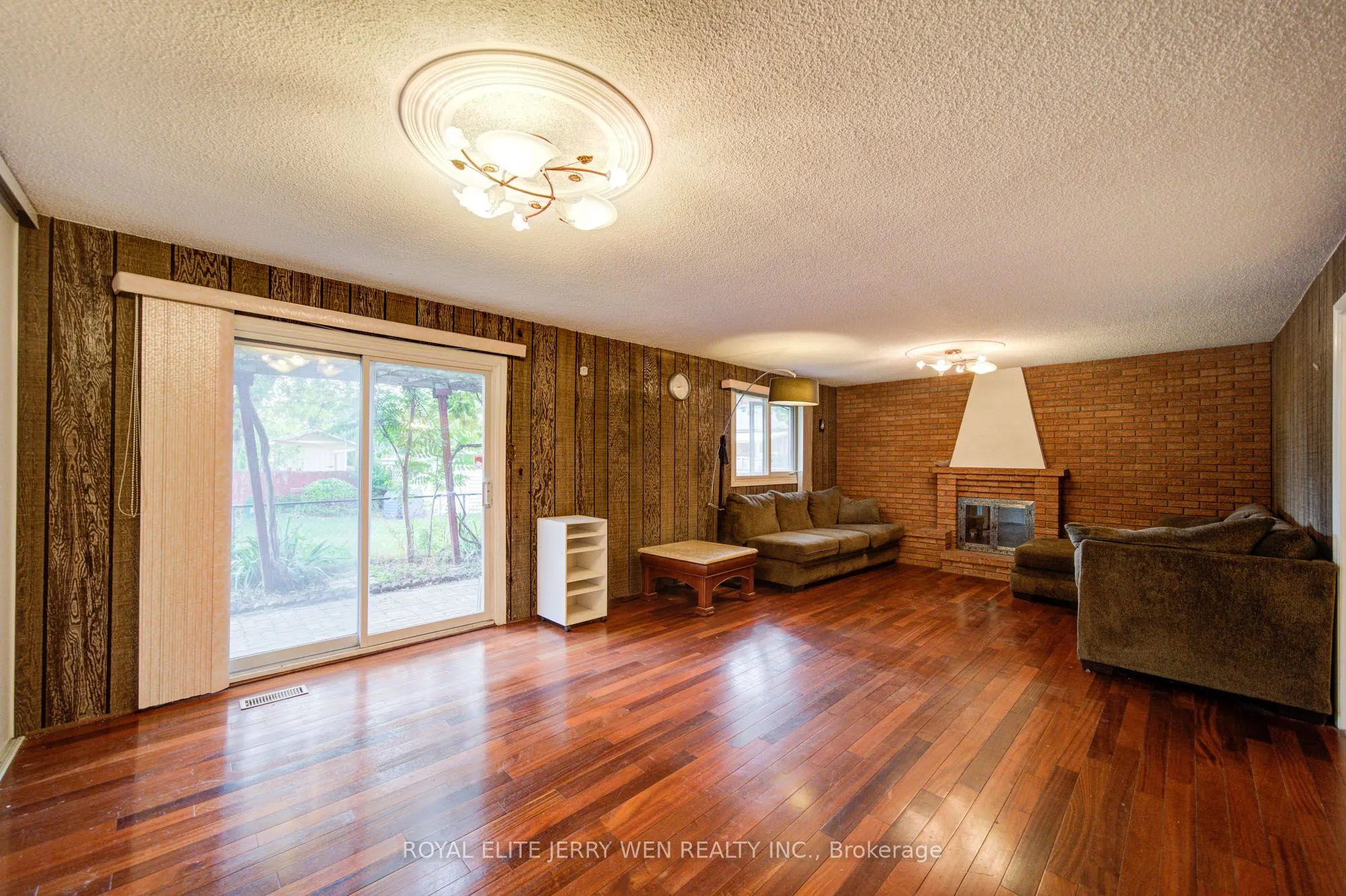 2908 Victoria Park Avenue