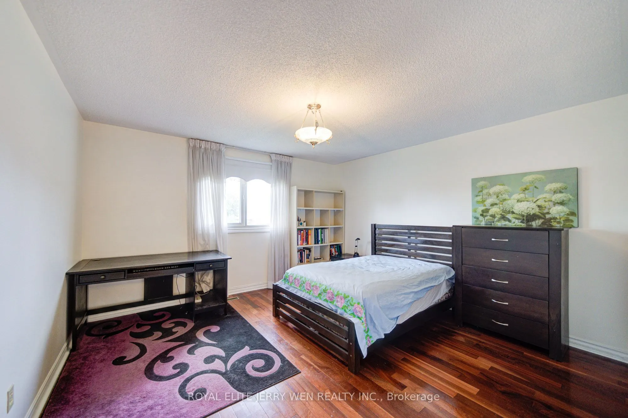 2908 Victoria Park Avenue