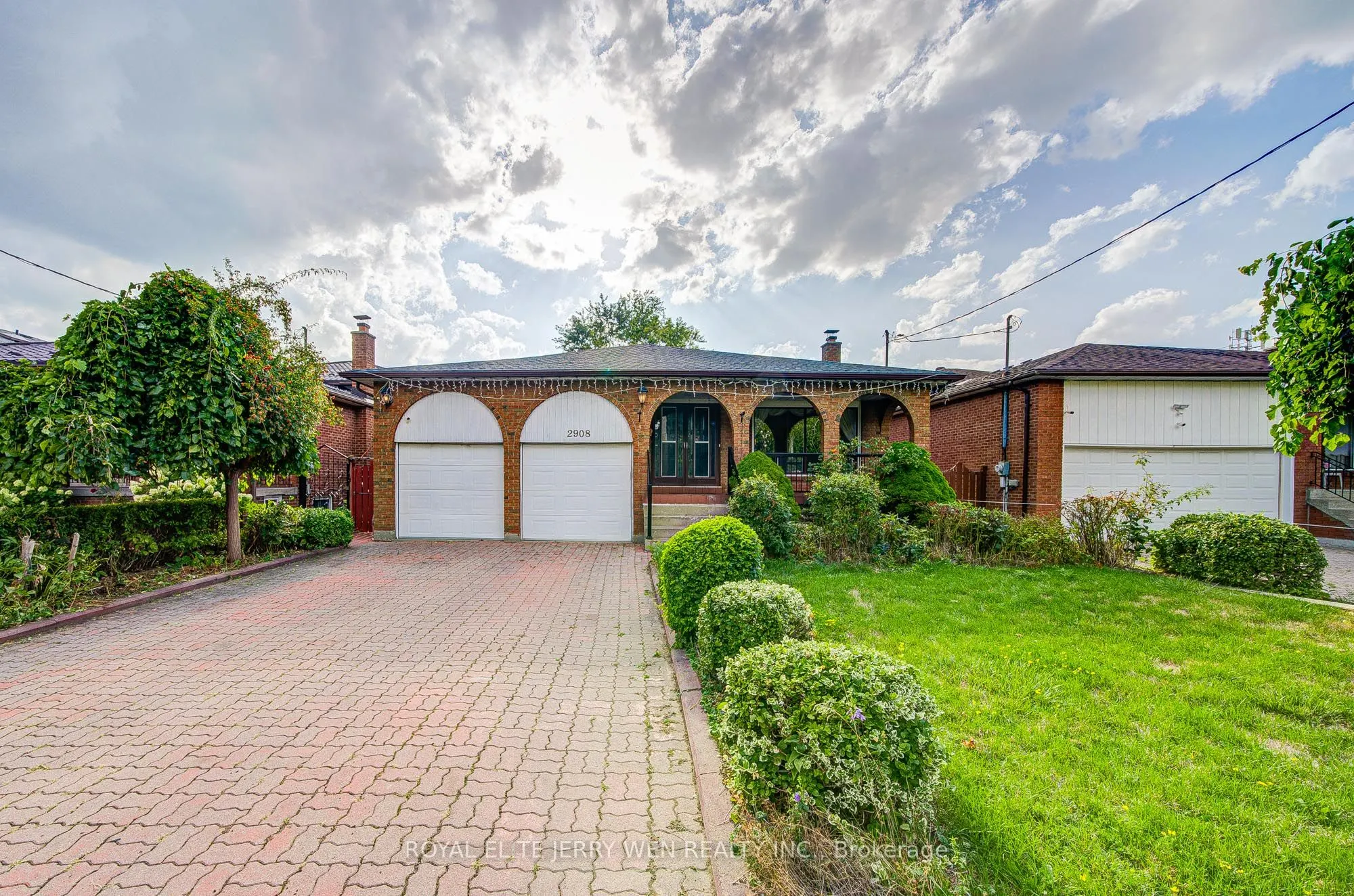 2908 Victoria Park Avenue