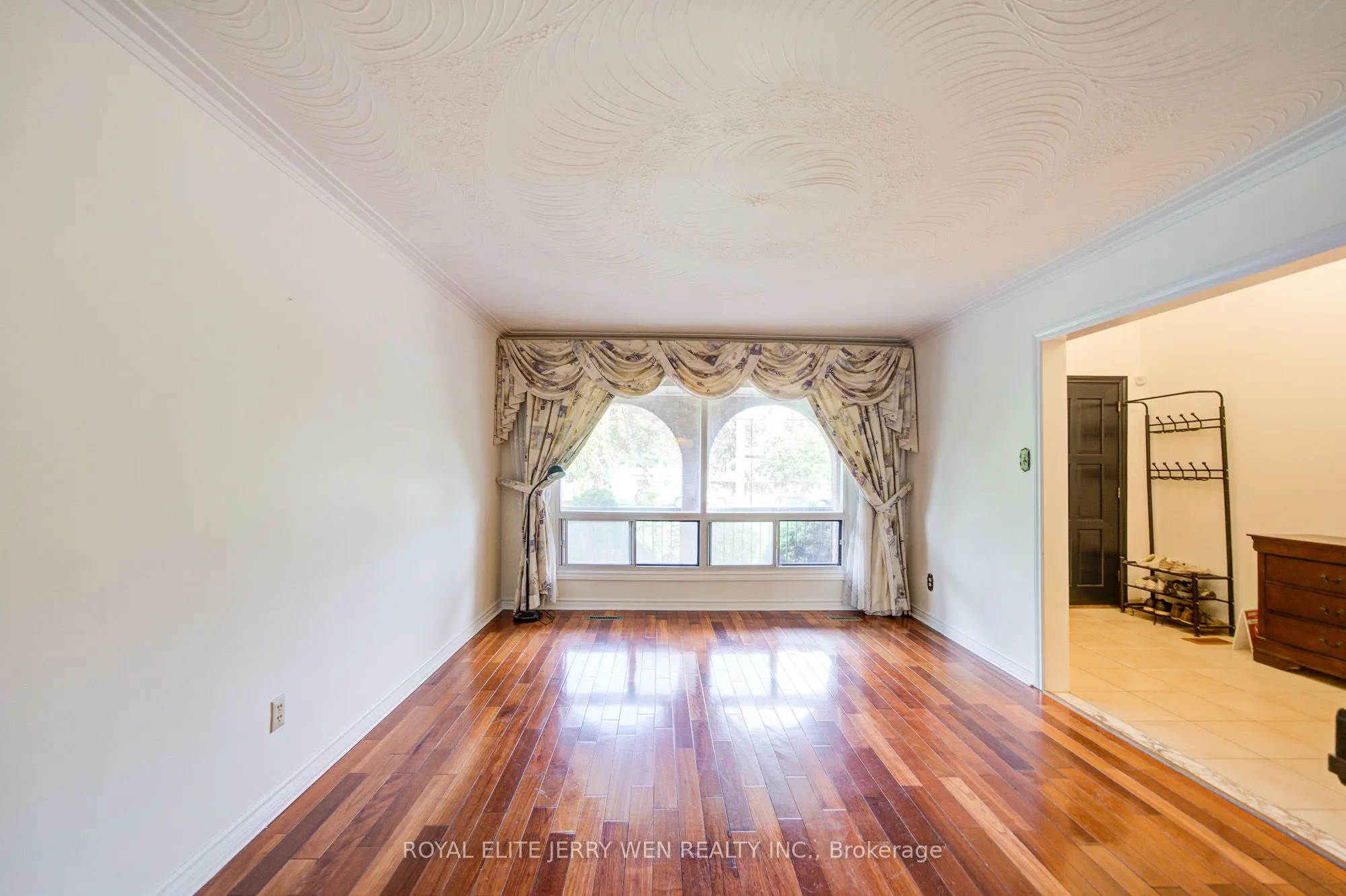 2908 Victoria Park Avenue