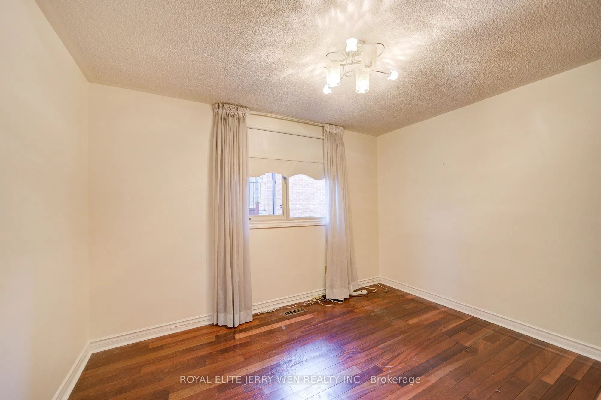 2908 Victoria Park Avenue