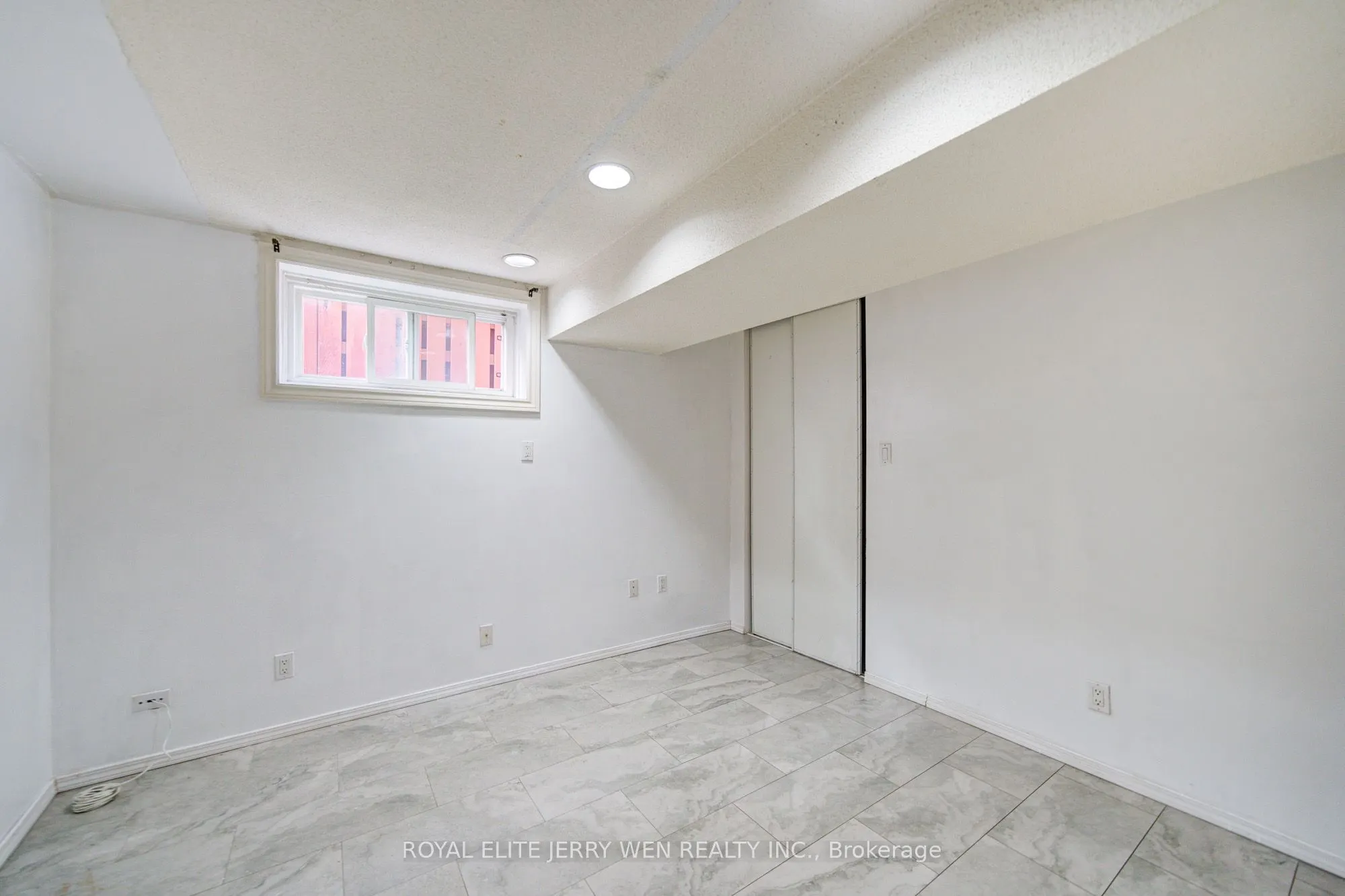 2908 Victoria Park Avenue