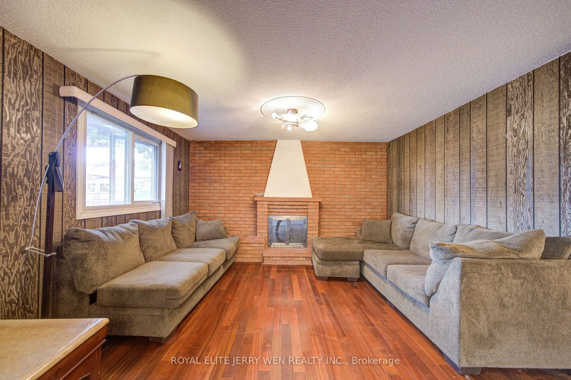 2908 Victoria Park Avenue