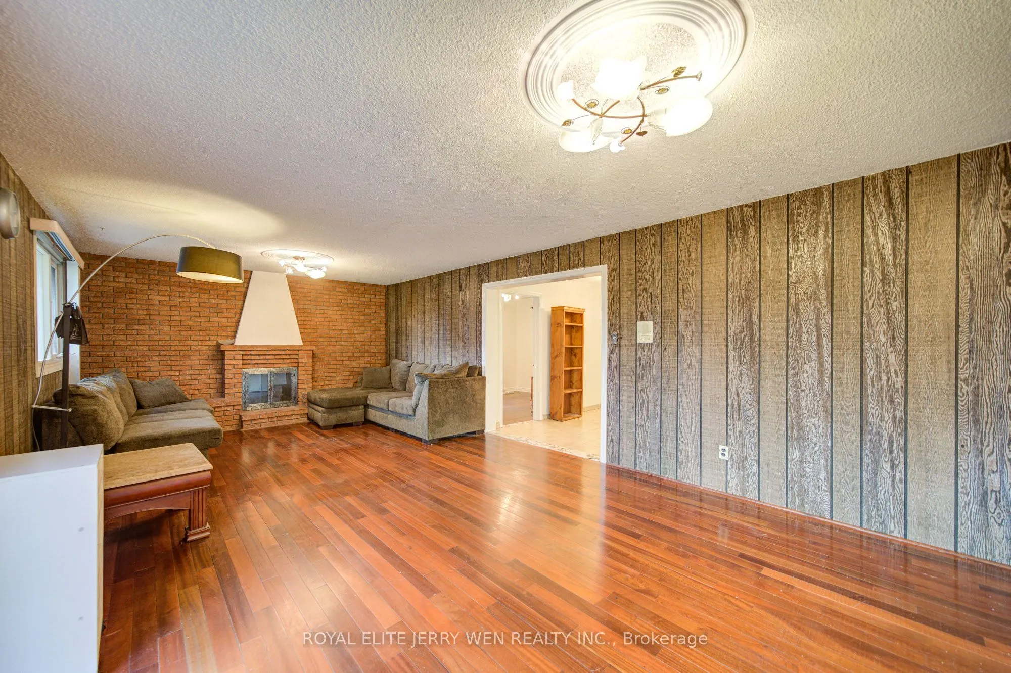 2908 Victoria Park Avenue