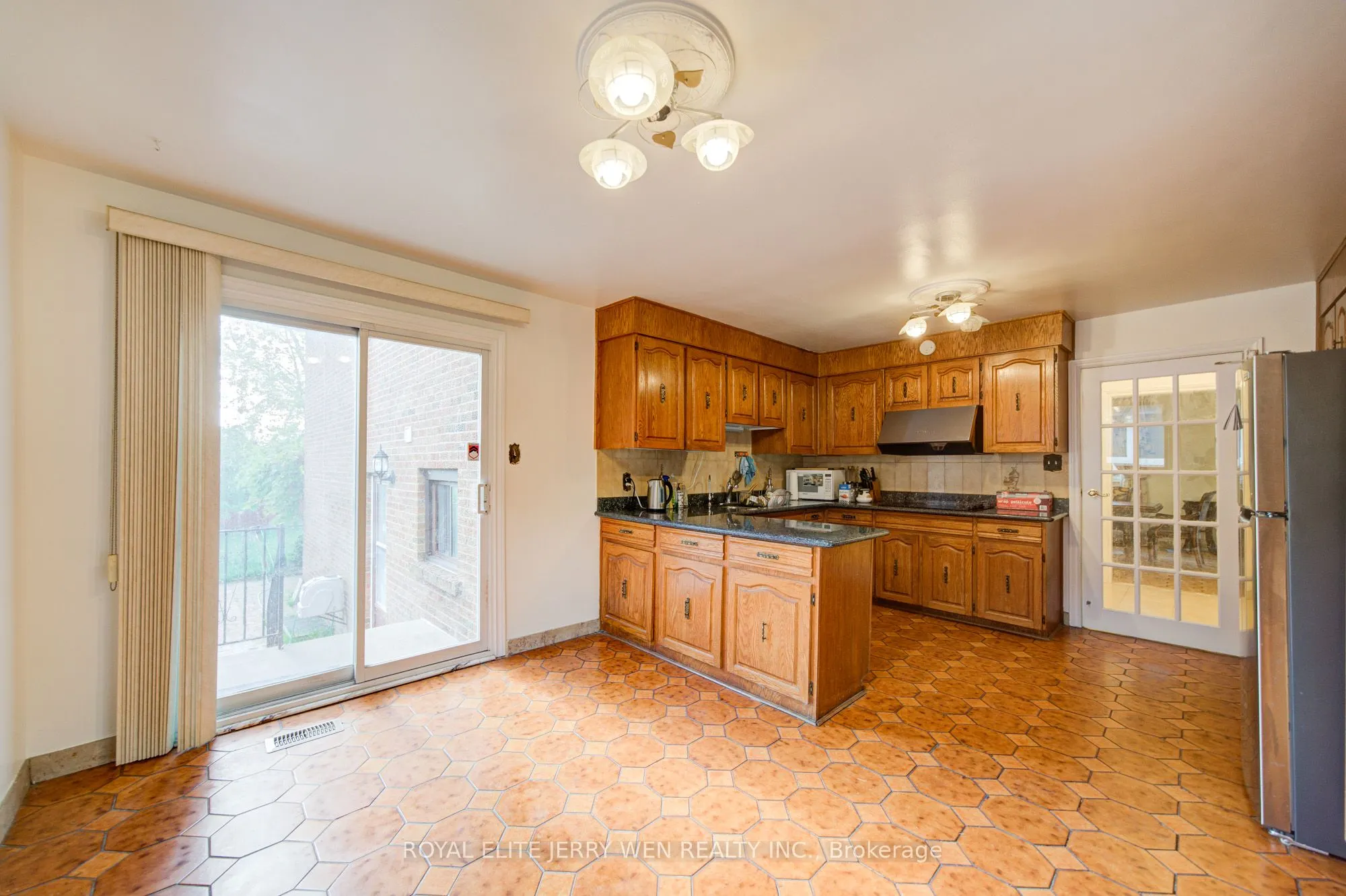 2908 Victoria Park Avenue