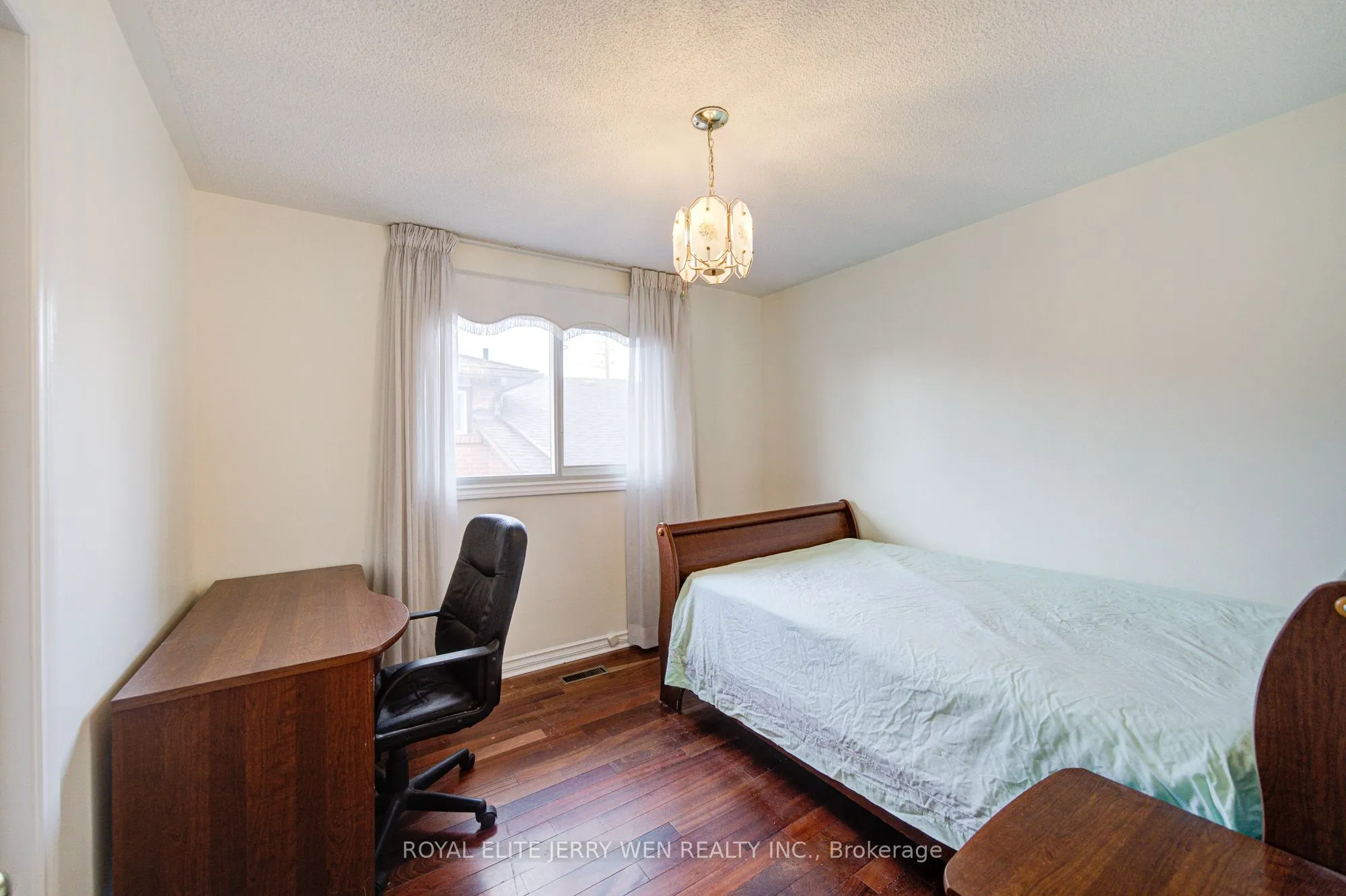 2908 Victoria Park Avenue