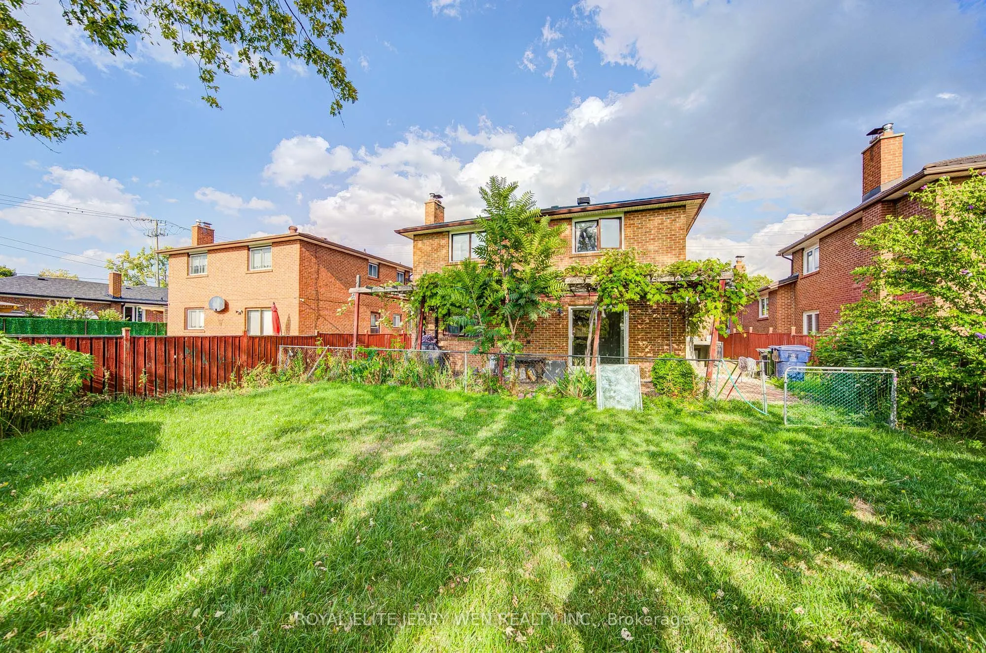 2908 Victoria Park Avenue