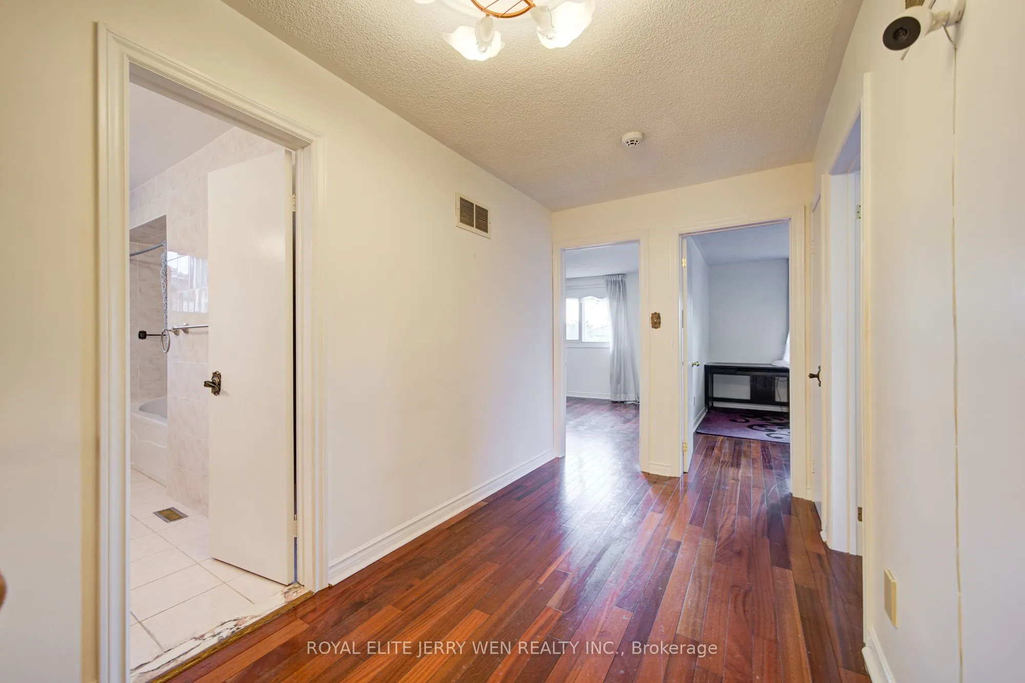 2908 Victoria Park Avenue