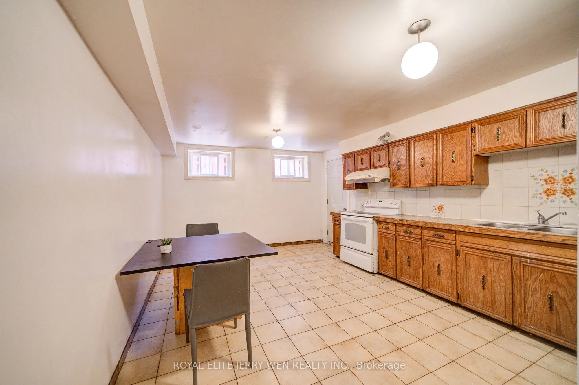 2908 Victoria Park Avenue