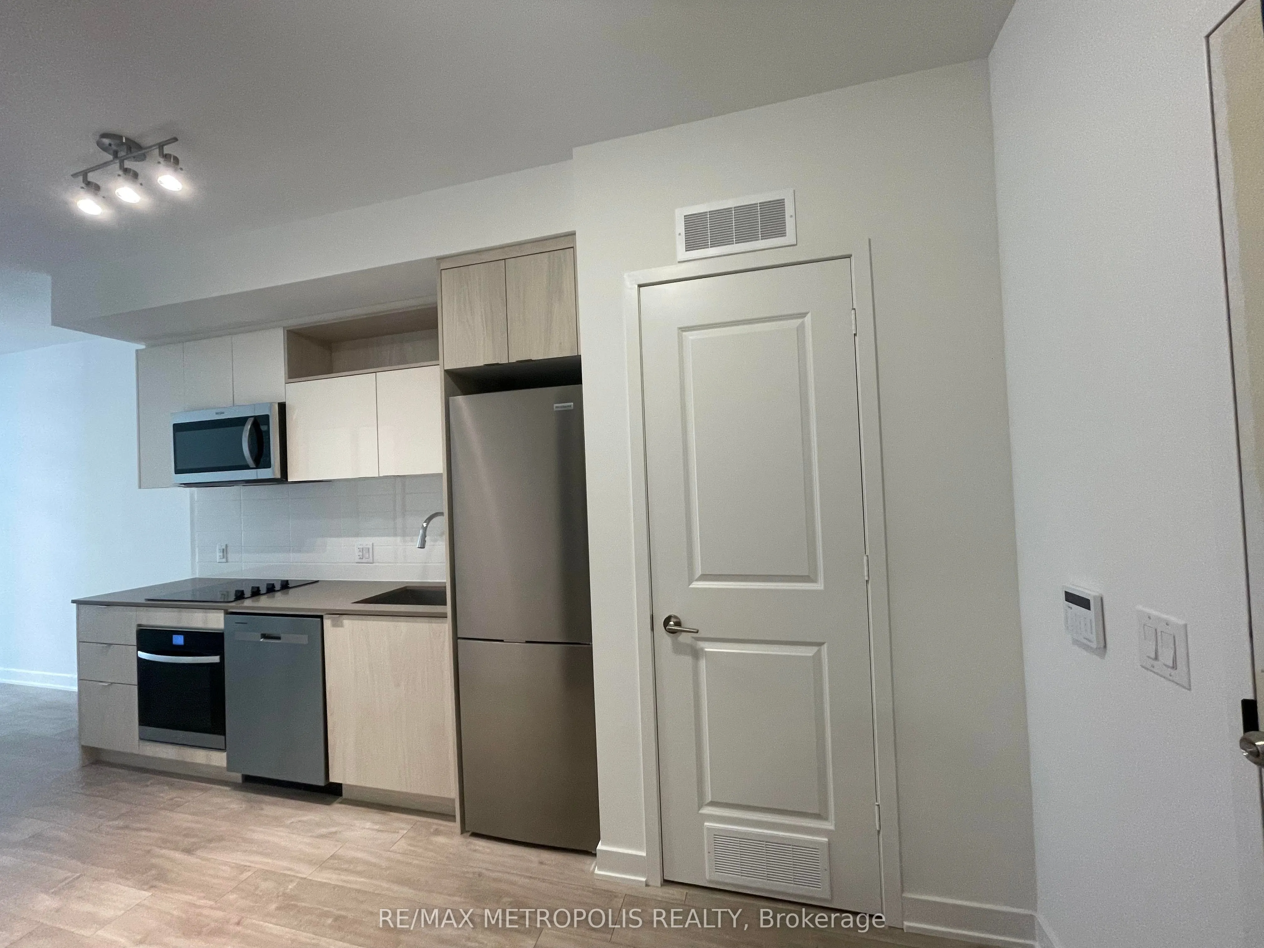 100 DALHOUSIE Street, #210