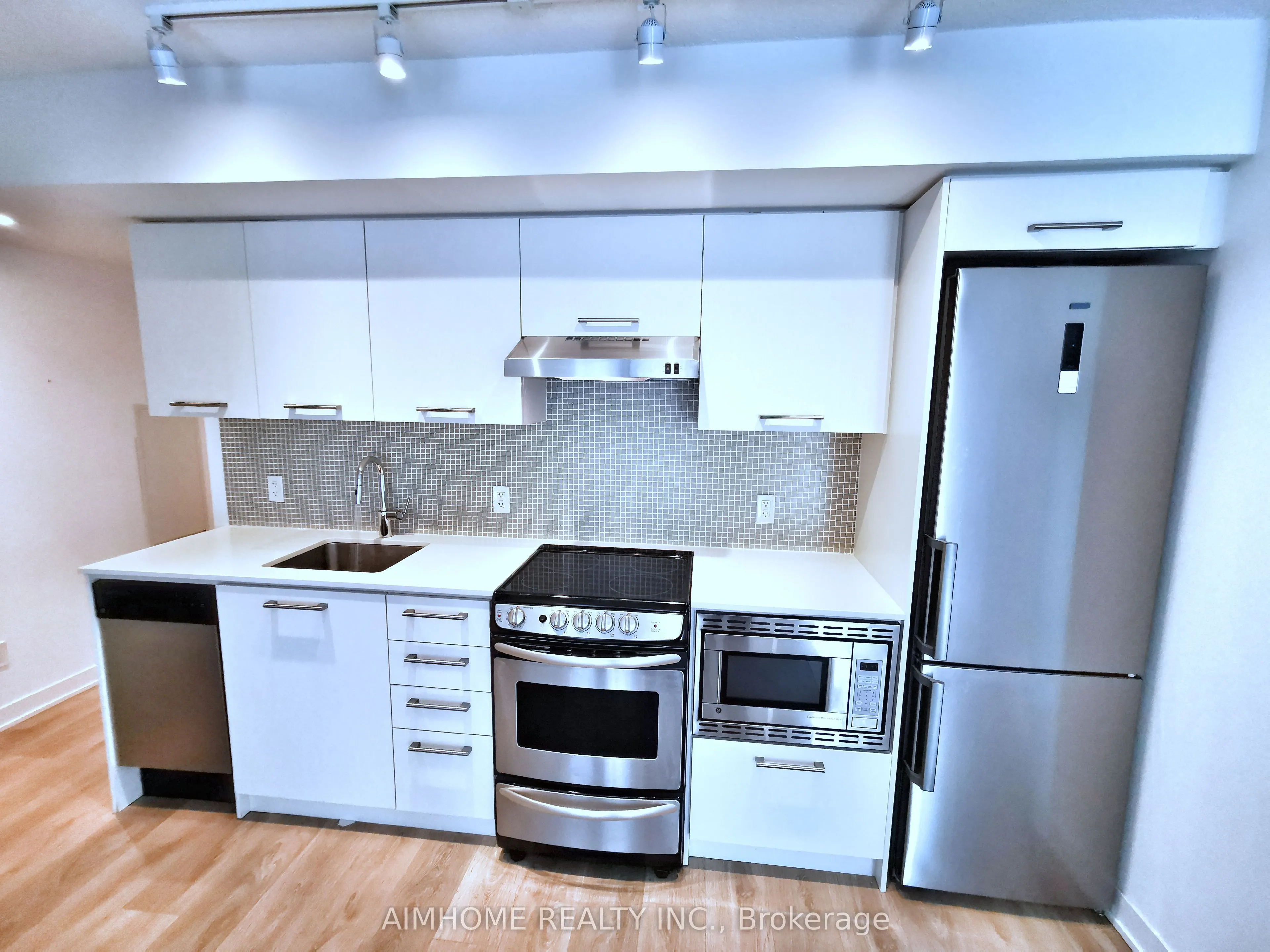 87 Peter Street, #1315