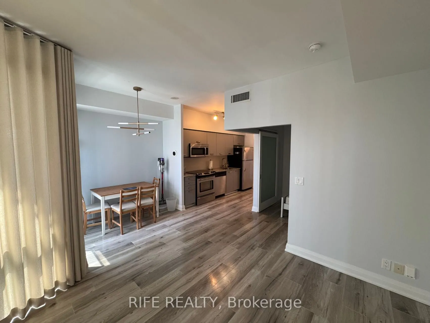 832 Bay Street, #1707