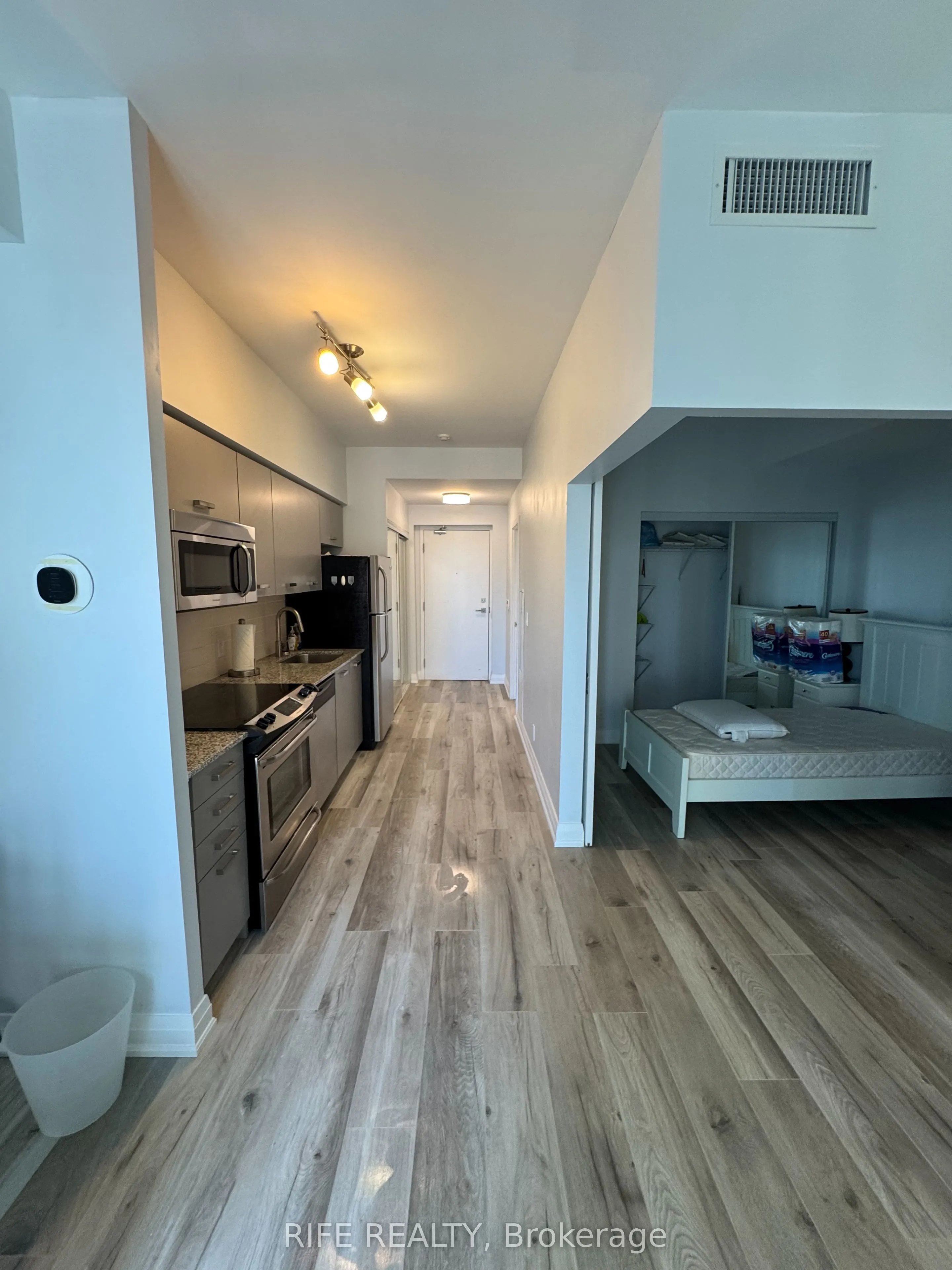832 Bay Street, #1707