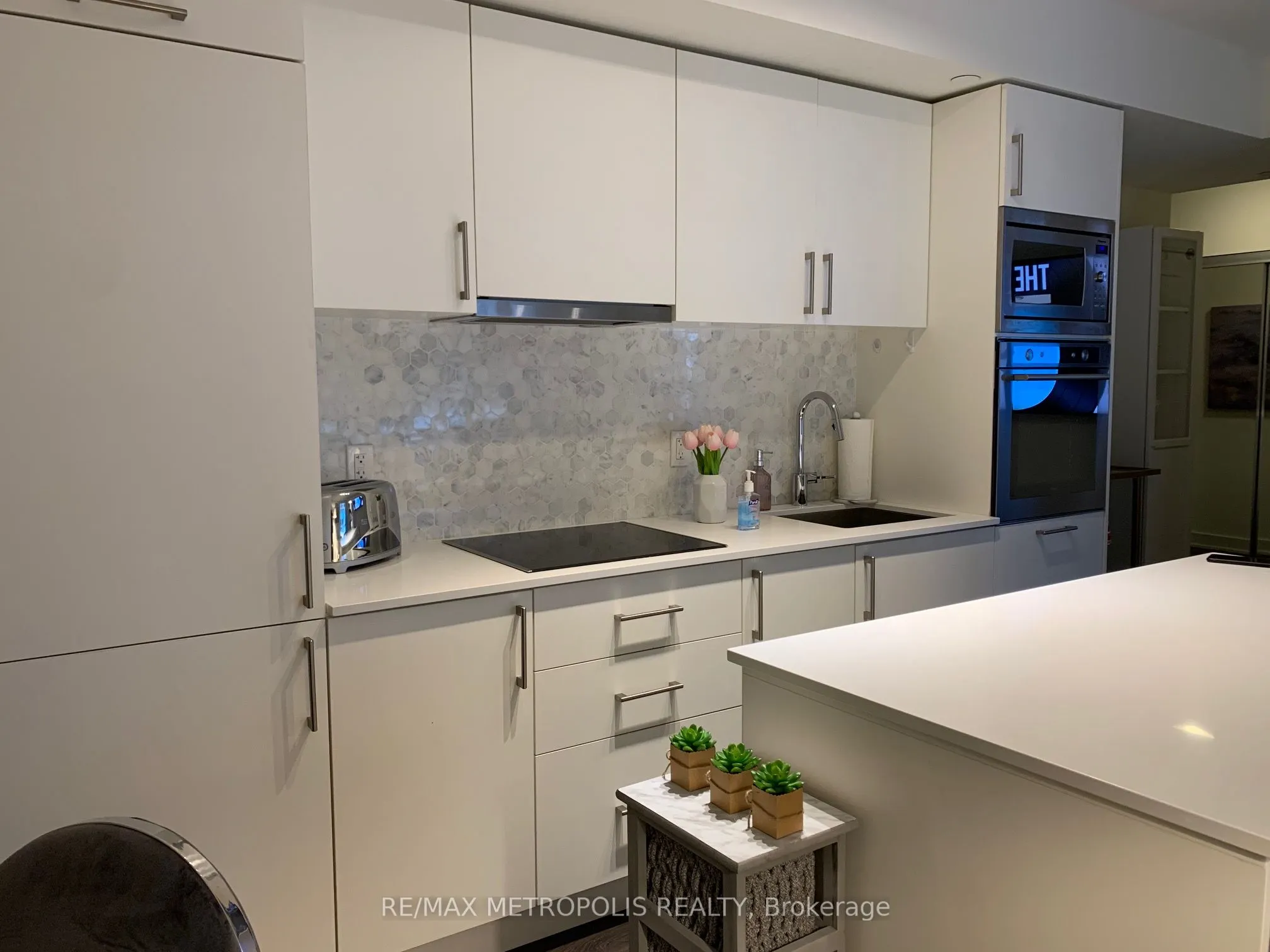 27 Bathurst Street, #721