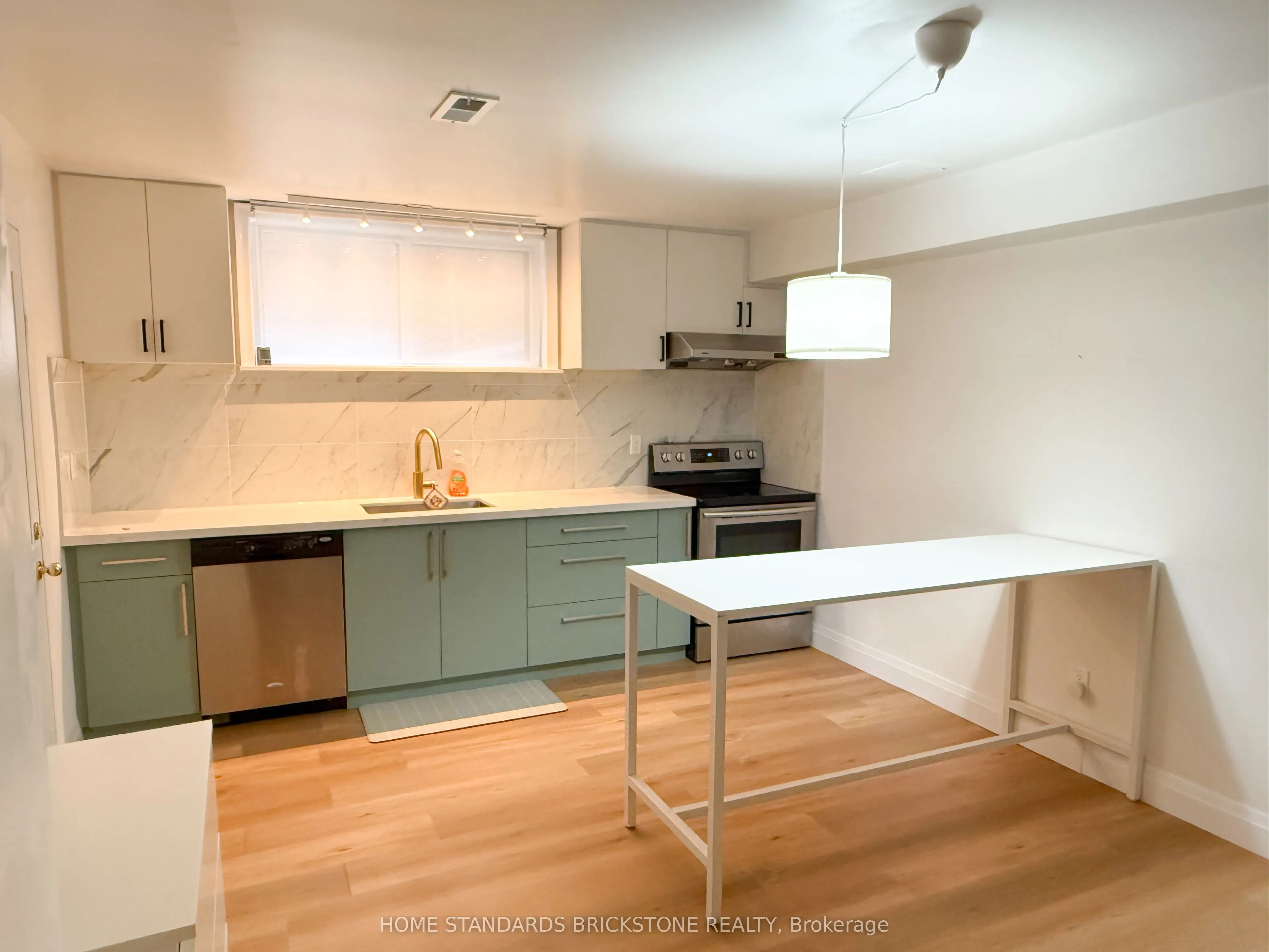 279 Cocksfield Avenue, #Basement