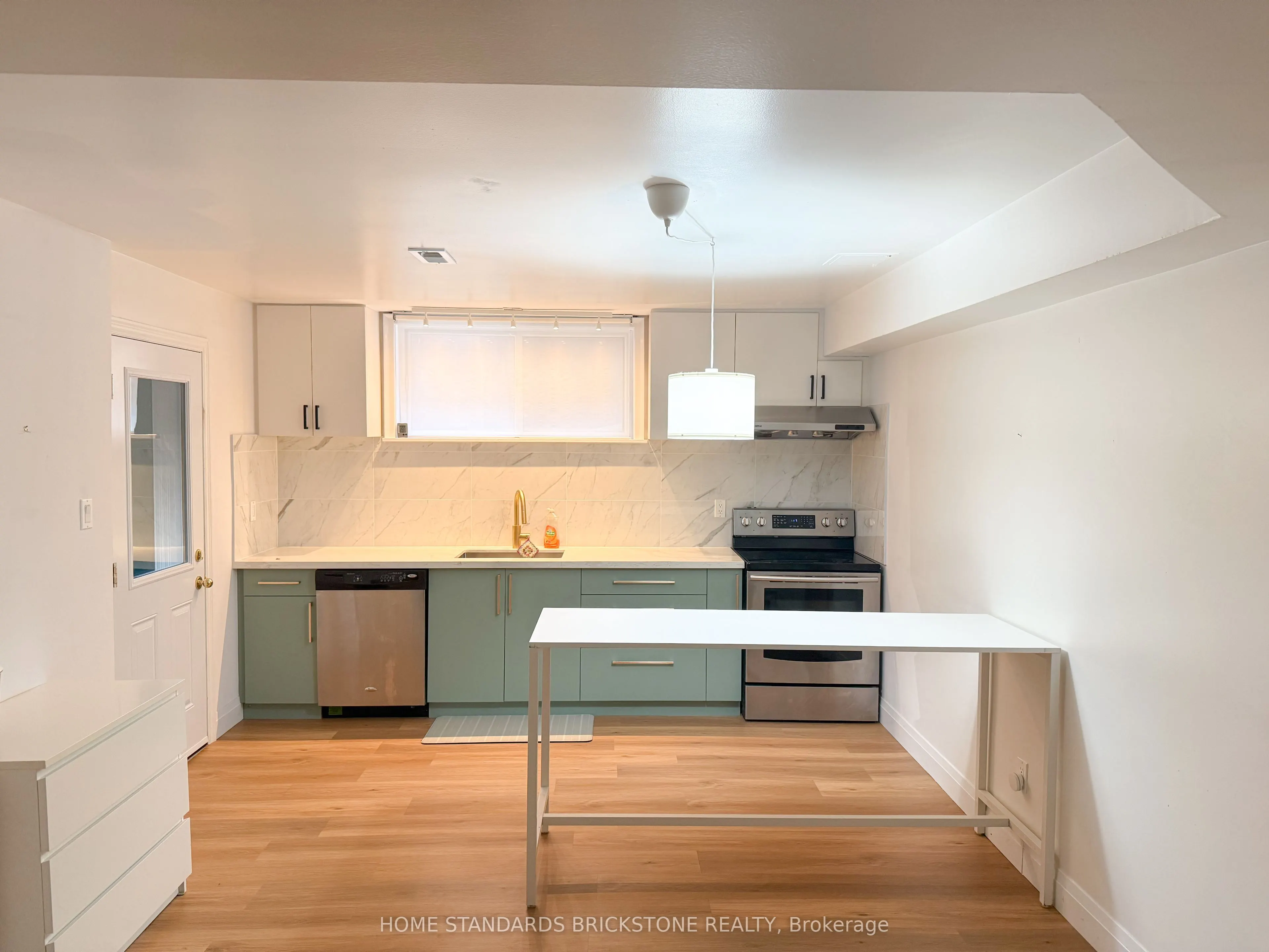 279 Cocksfield Avenue, #Basement