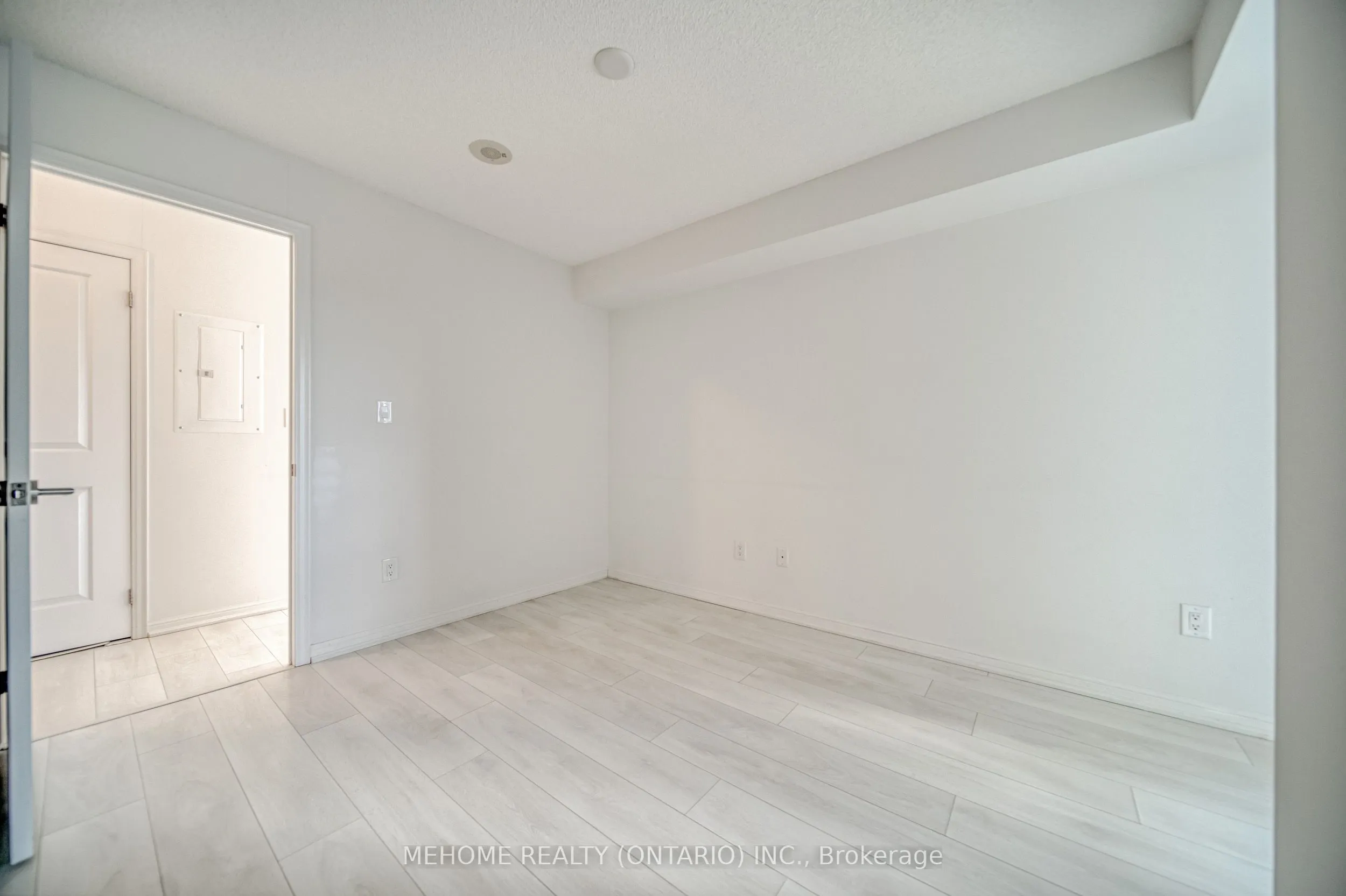 400 Adelaide Street E, #822