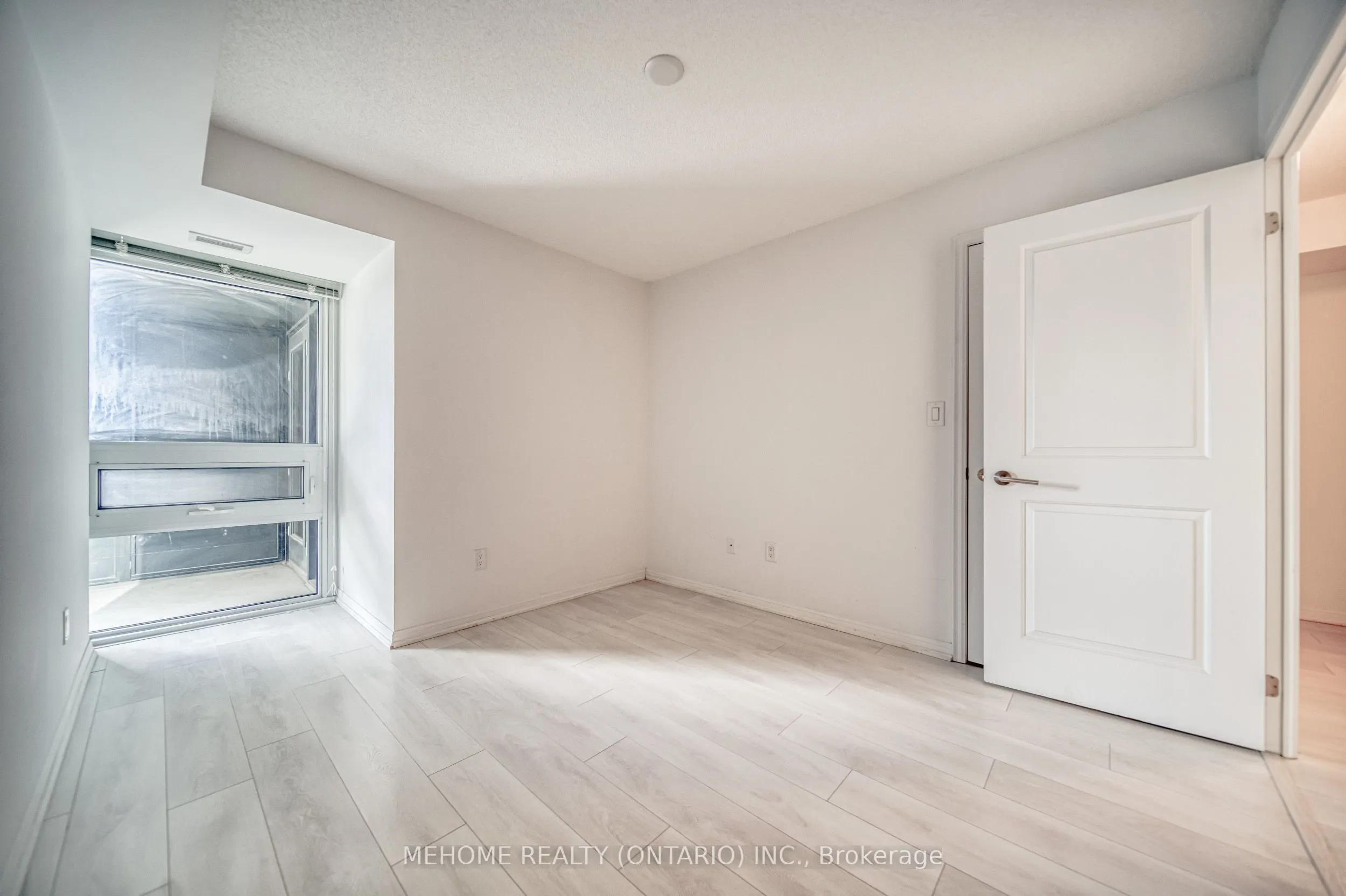 400 Adelaide Street E, #822