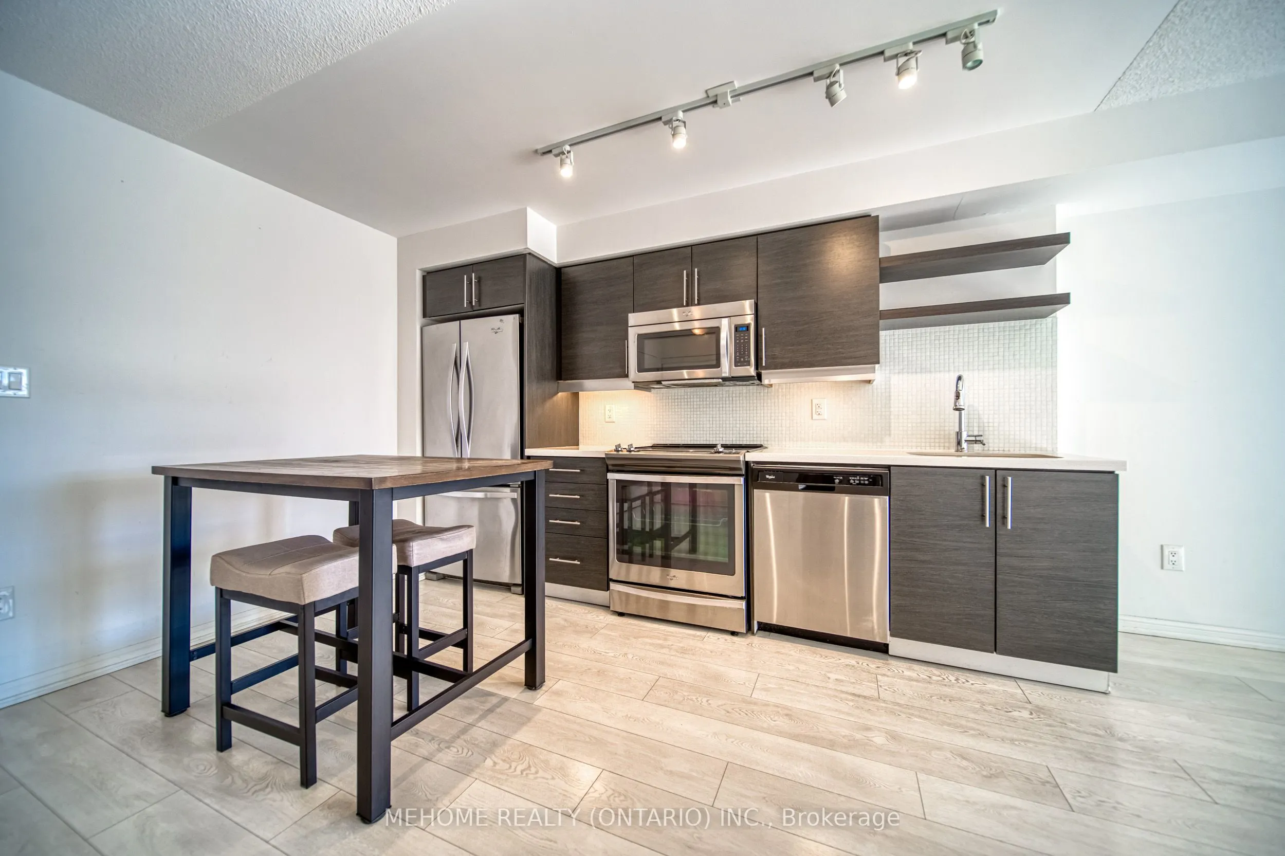 400 Adelaide Street E, #822