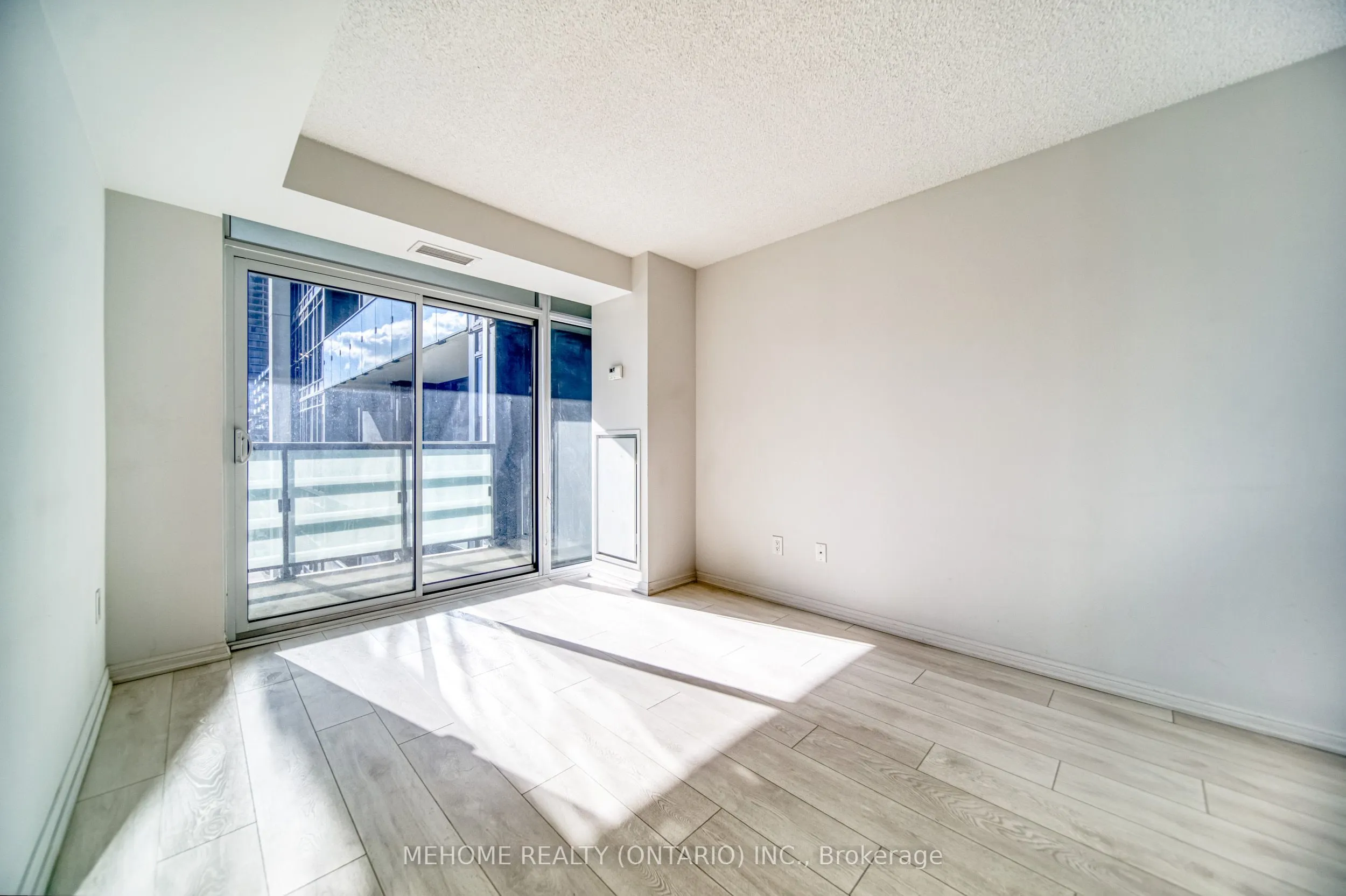 400 Adelaide Street E, #822