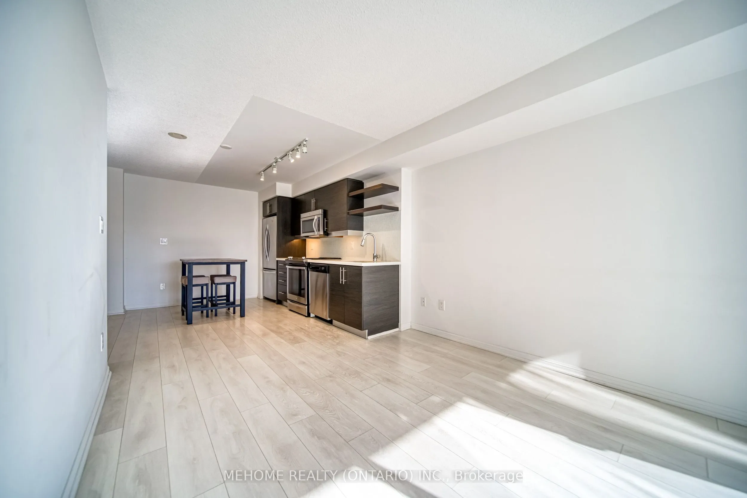 400 Adelaide Street E, #822
