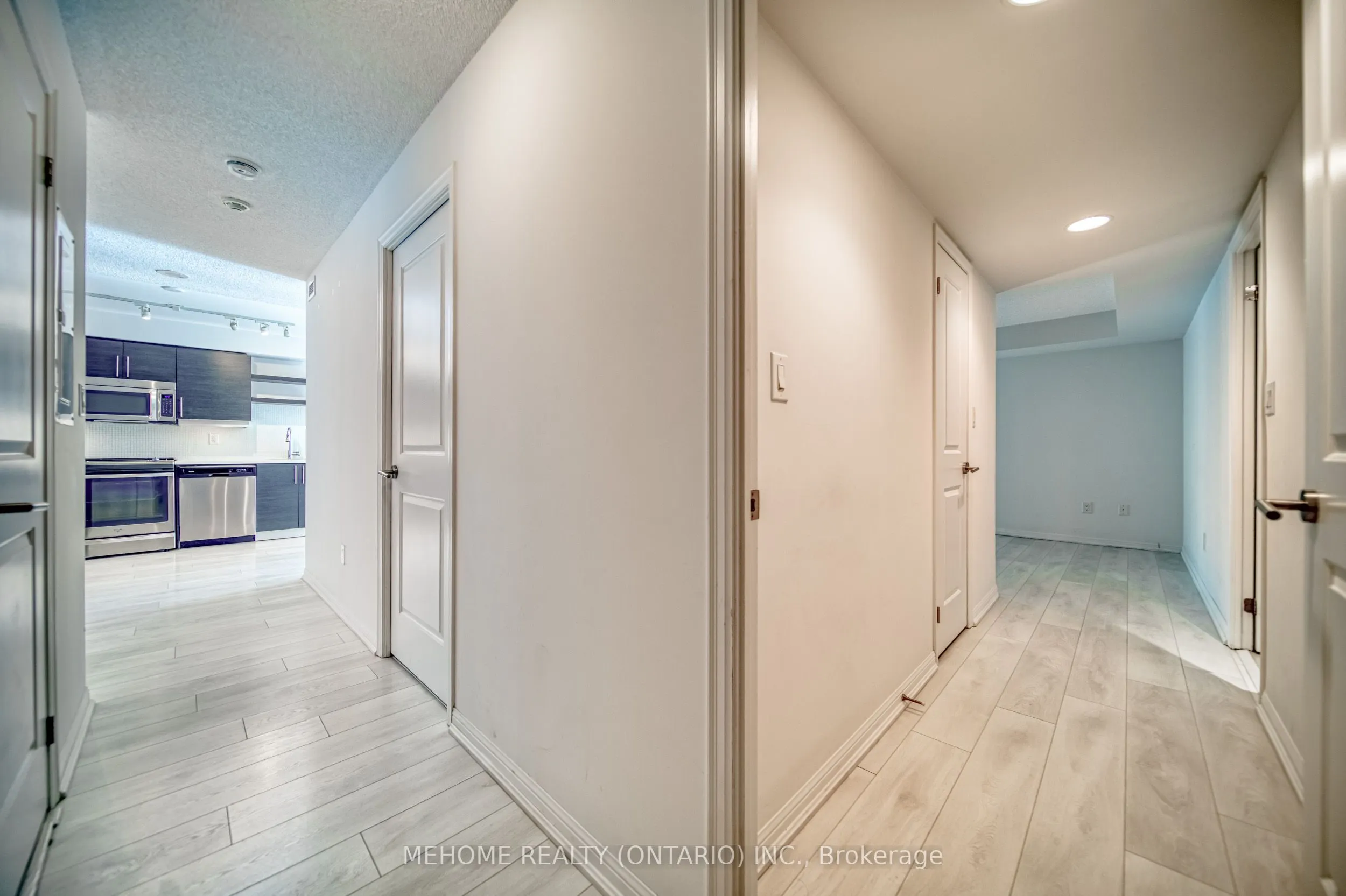 400 Adelaide Street E, #822