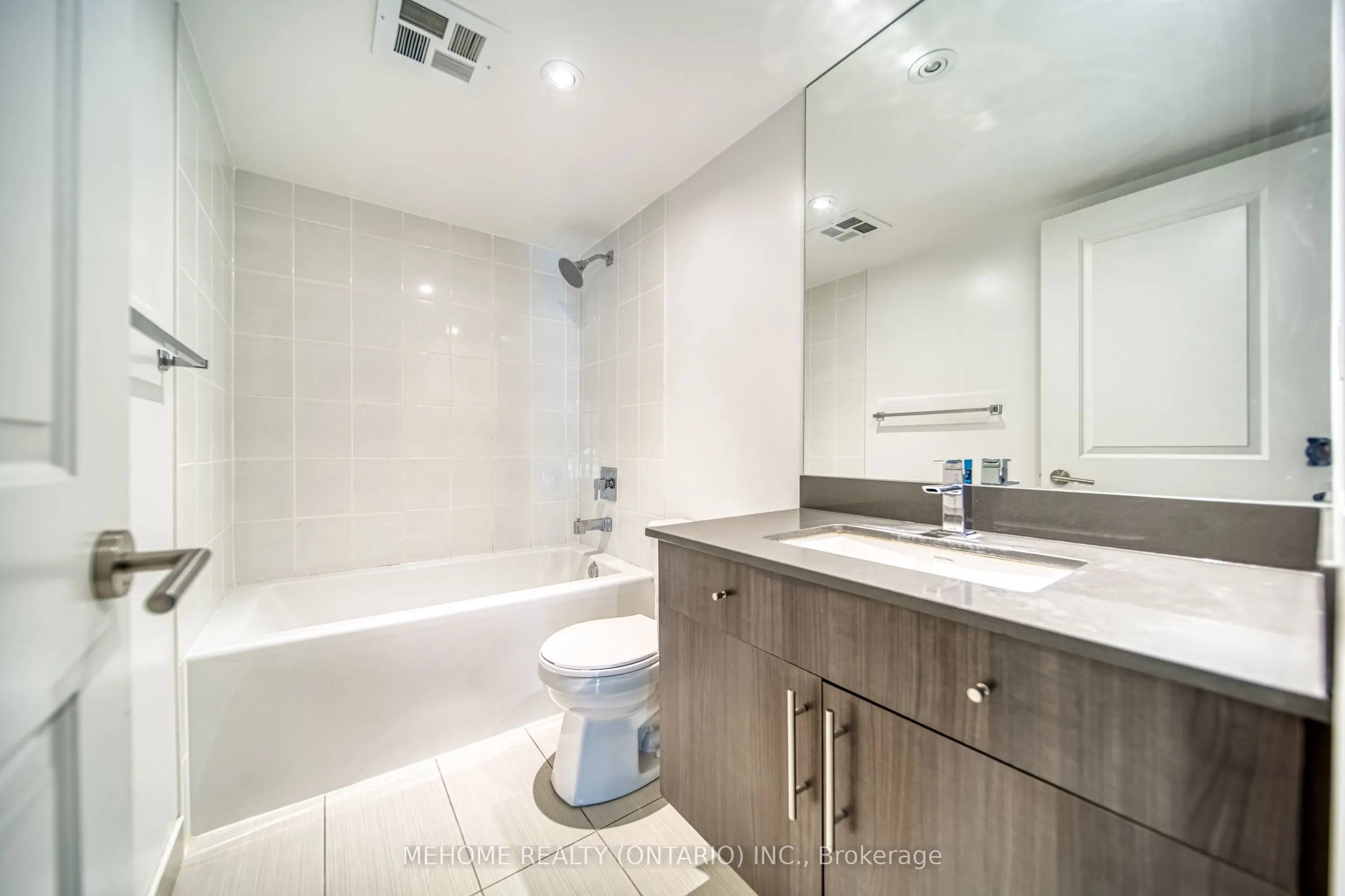 400 Adelaide Street E, #822