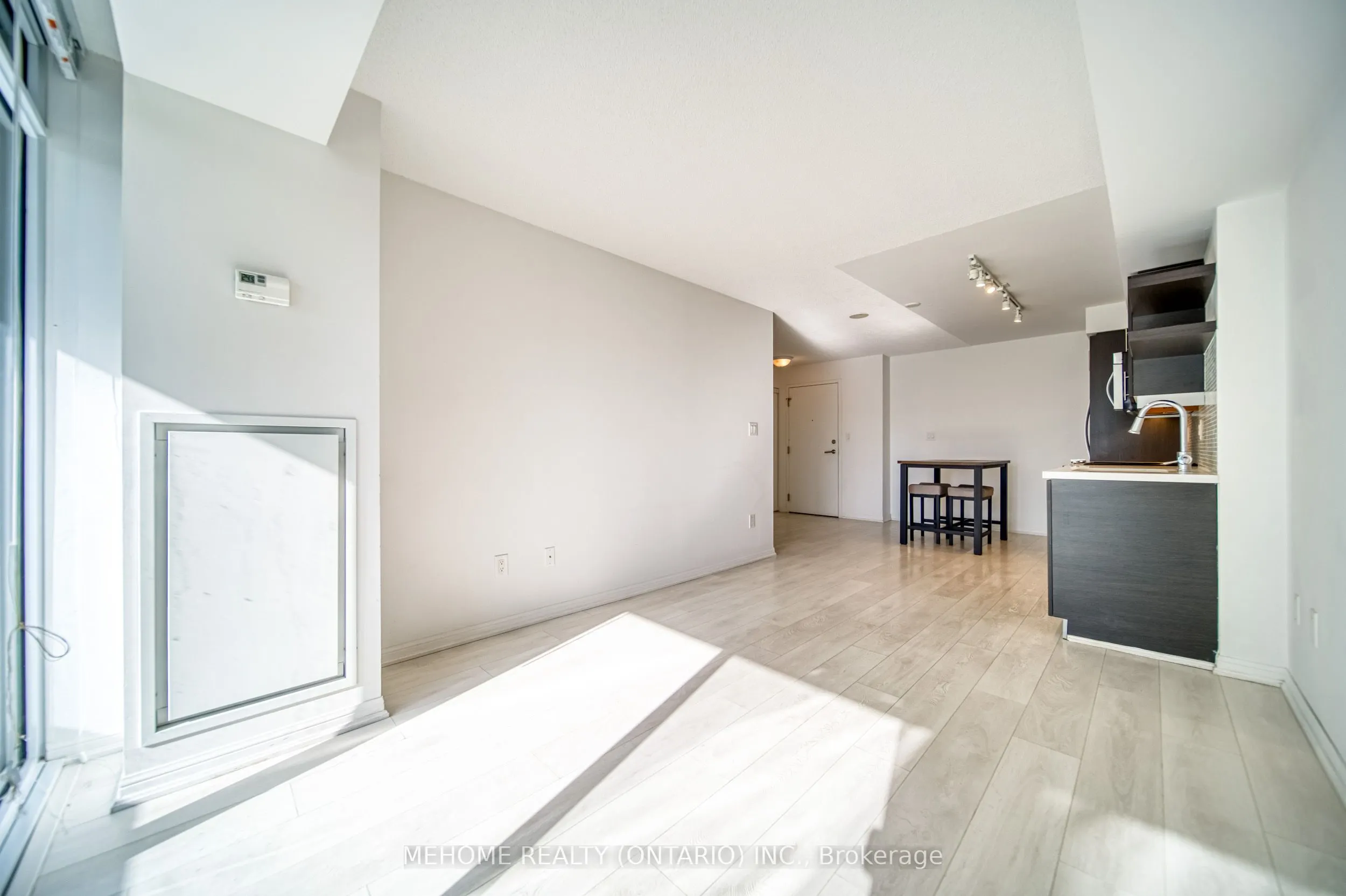 400 Adelaide Street E, #822