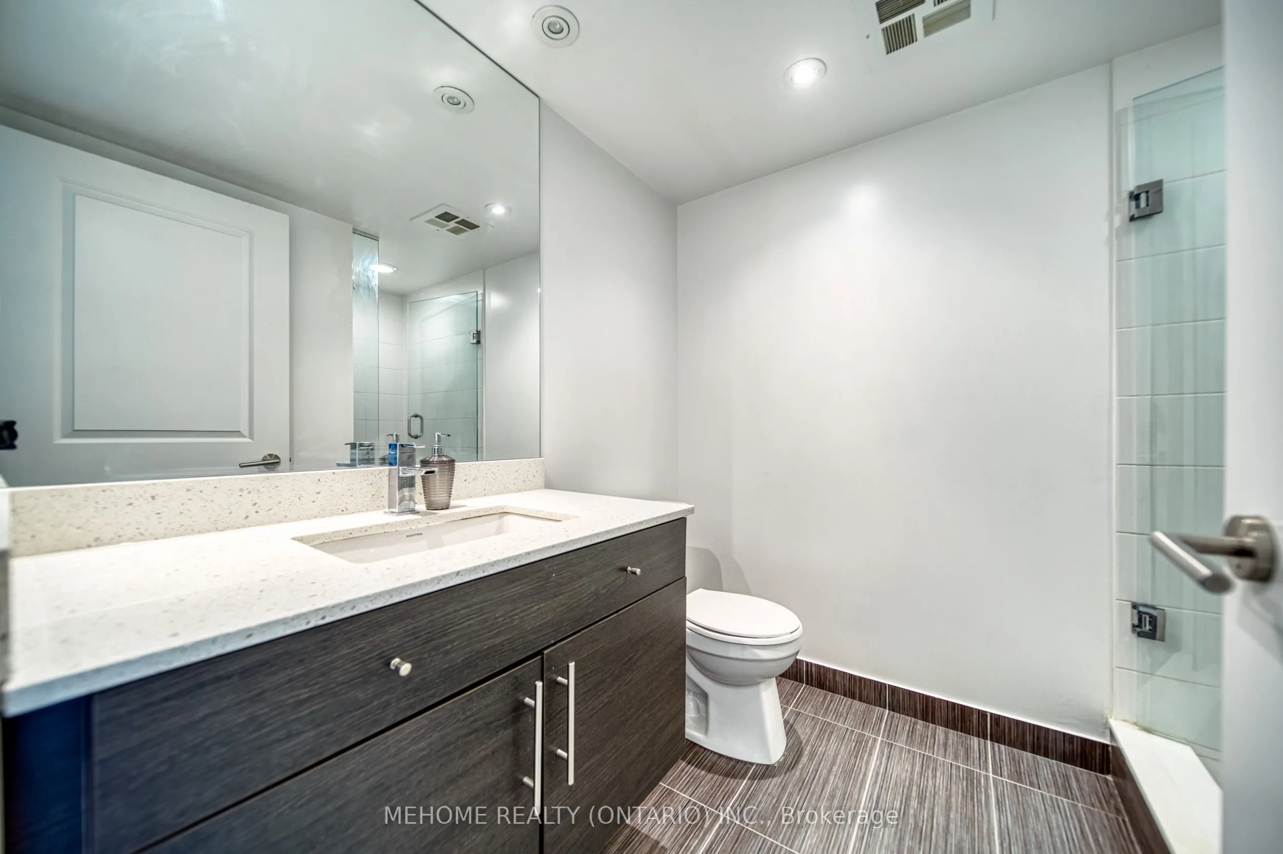 400 Adelaide Street E, #822
