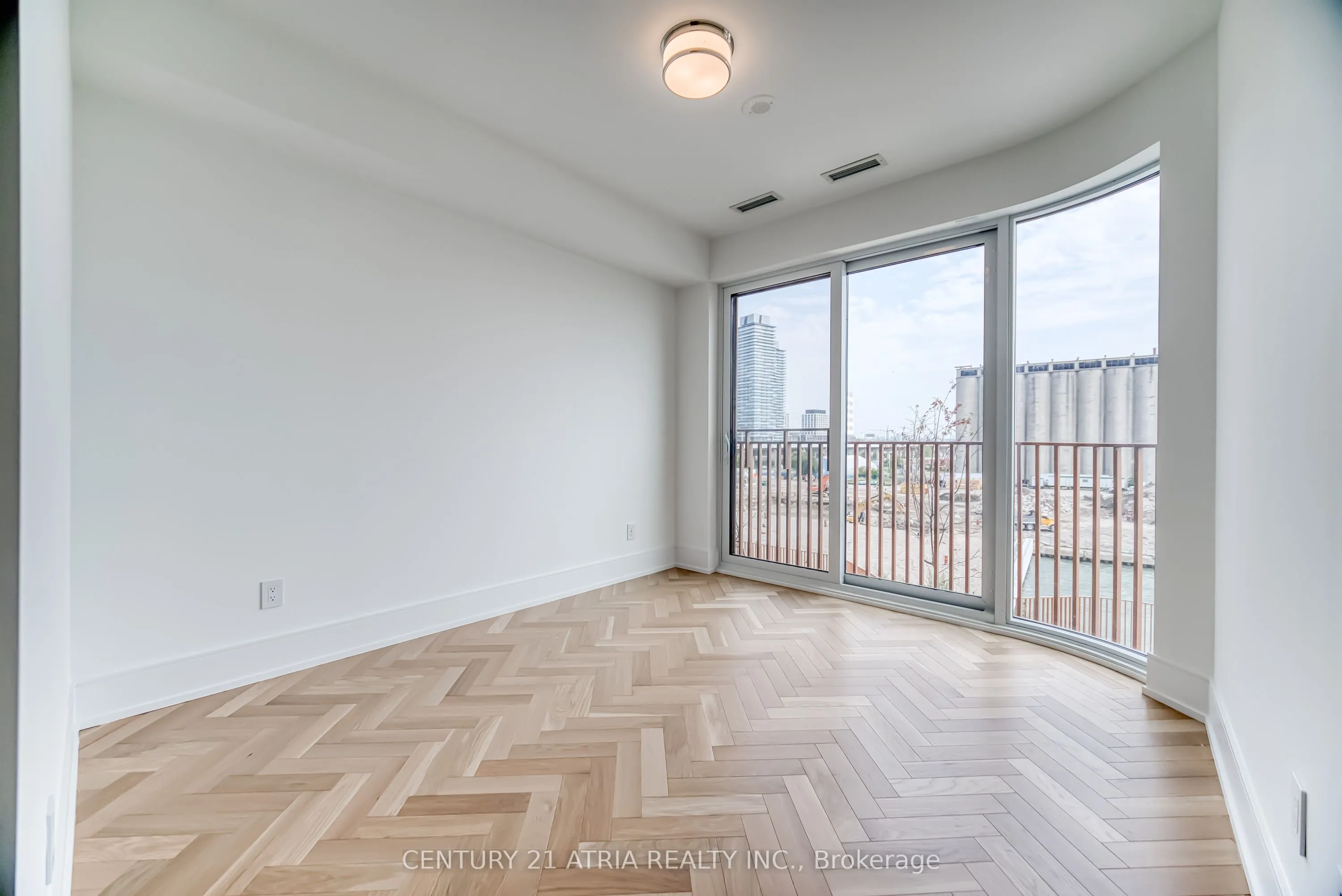 155 Merchants' Wharf, #332