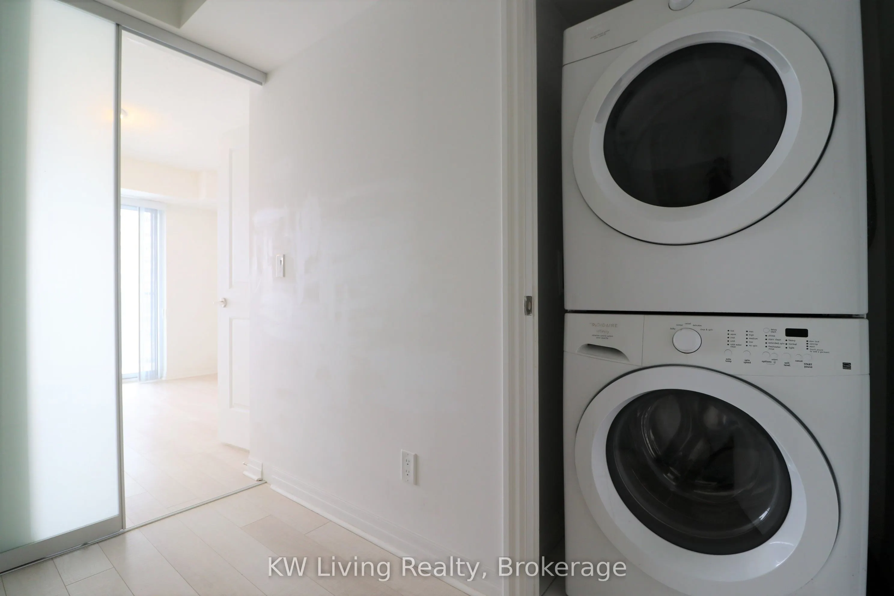 275 Yorkland Road, #806
