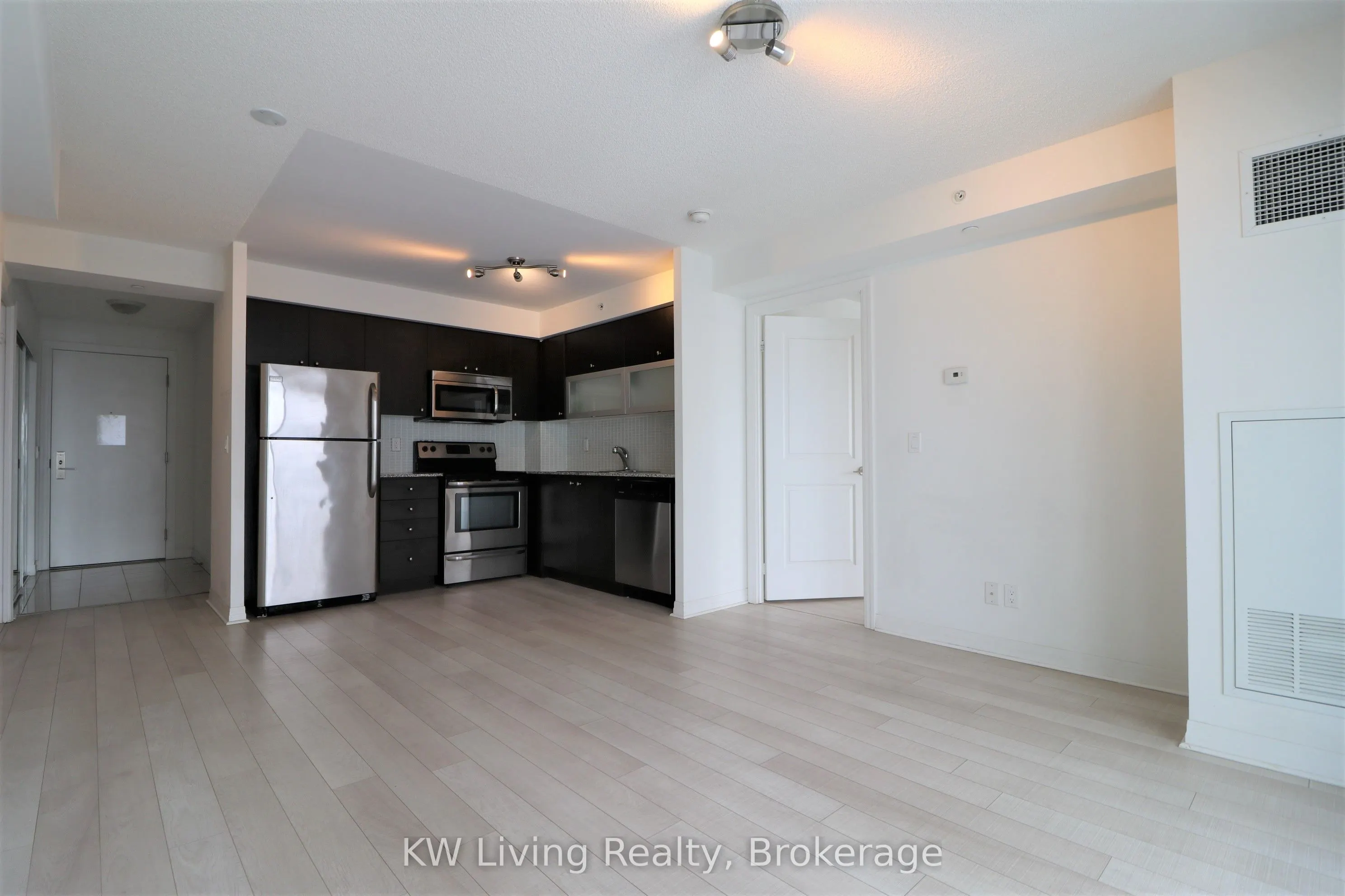 275 Yorkland Road, #806