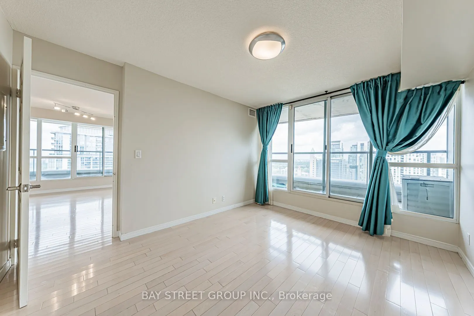 23 Hollywood Avenue, #3802