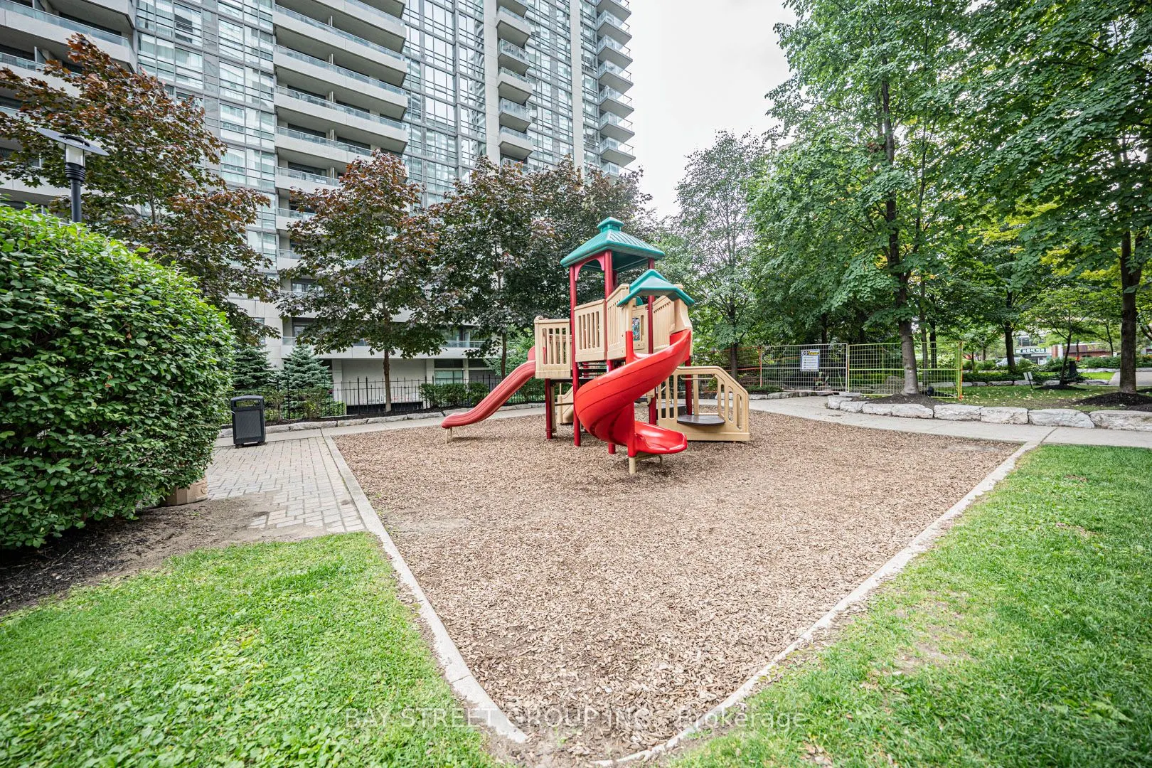 23 Hollywood Avenue, #3802