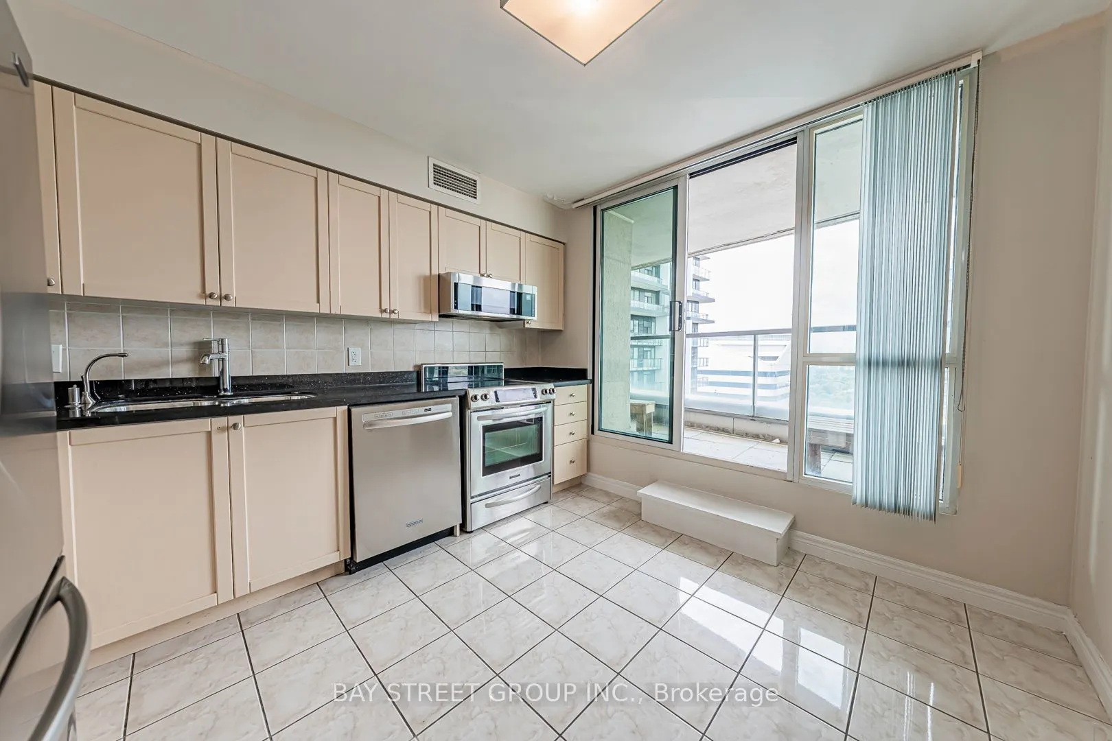 23 Hollywood Avenue, #3802