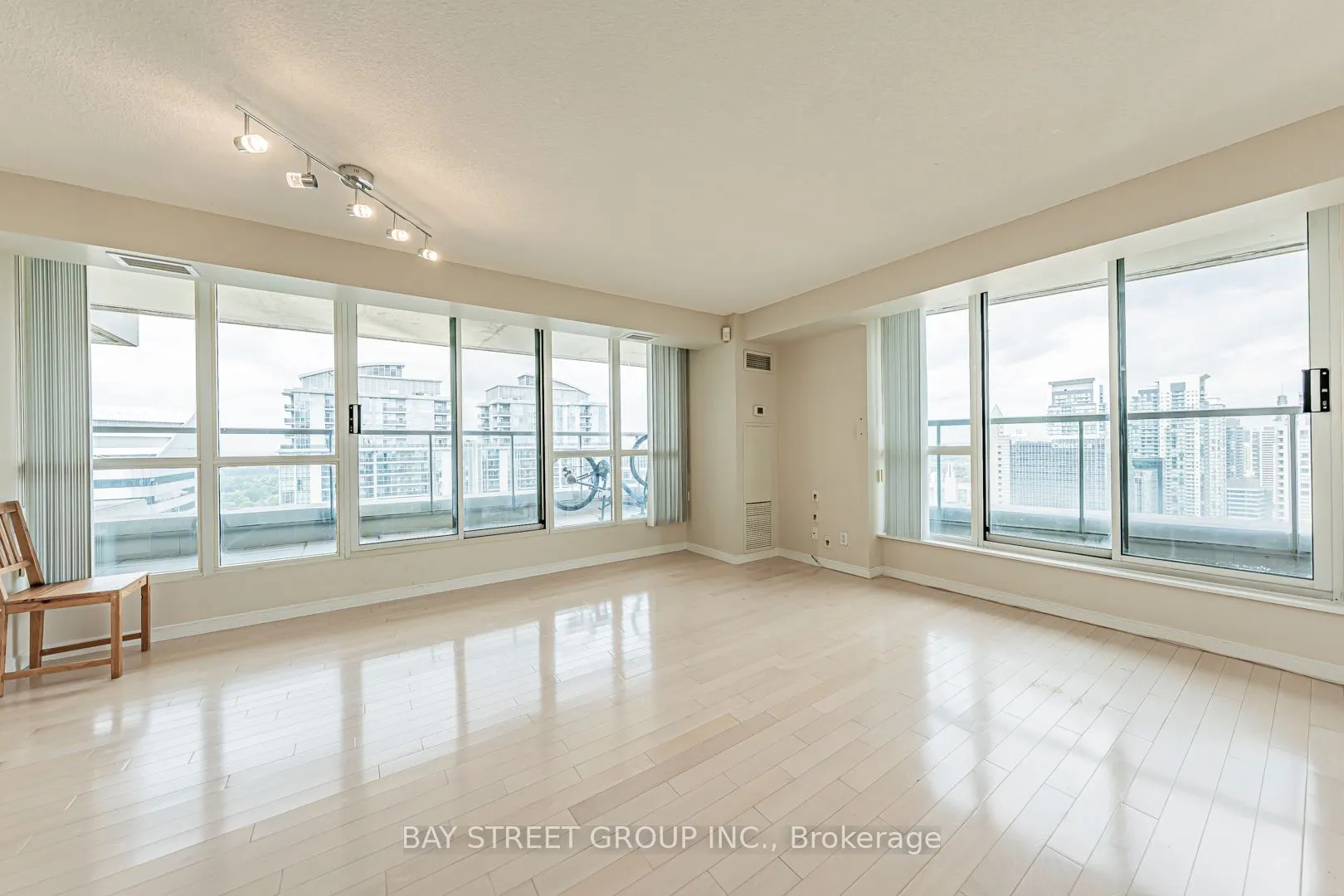 23 Hollywood Avenue, #3802