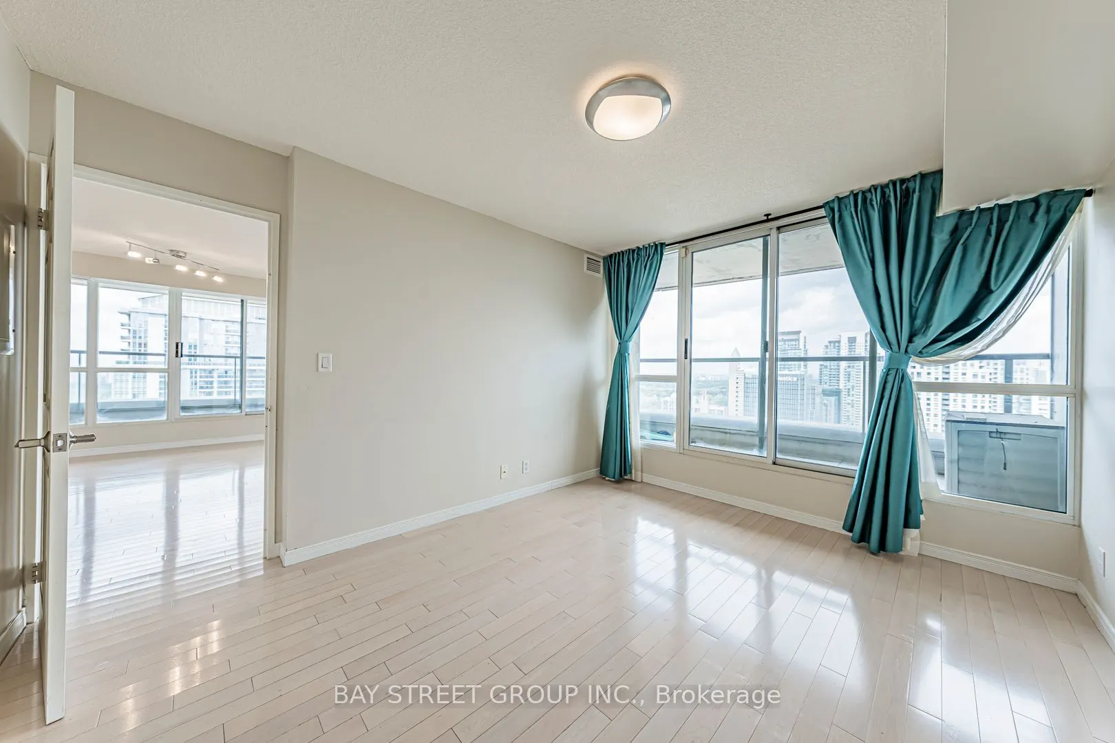 23 Hollywood Avenue, #3802
