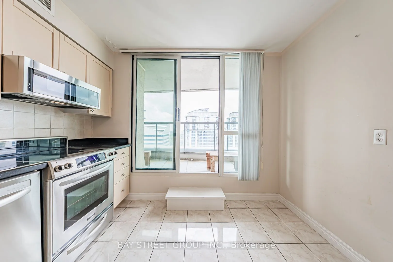 23 Hollywood Avenue, #3802
