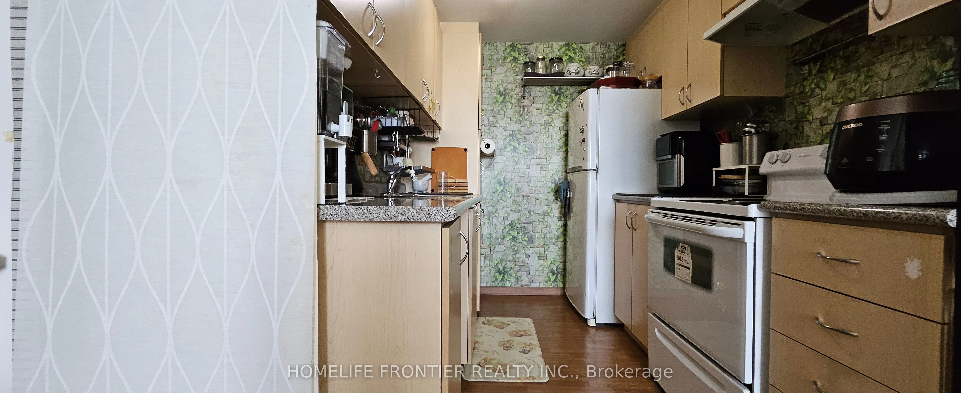 15 Maplewood Avenue, #911