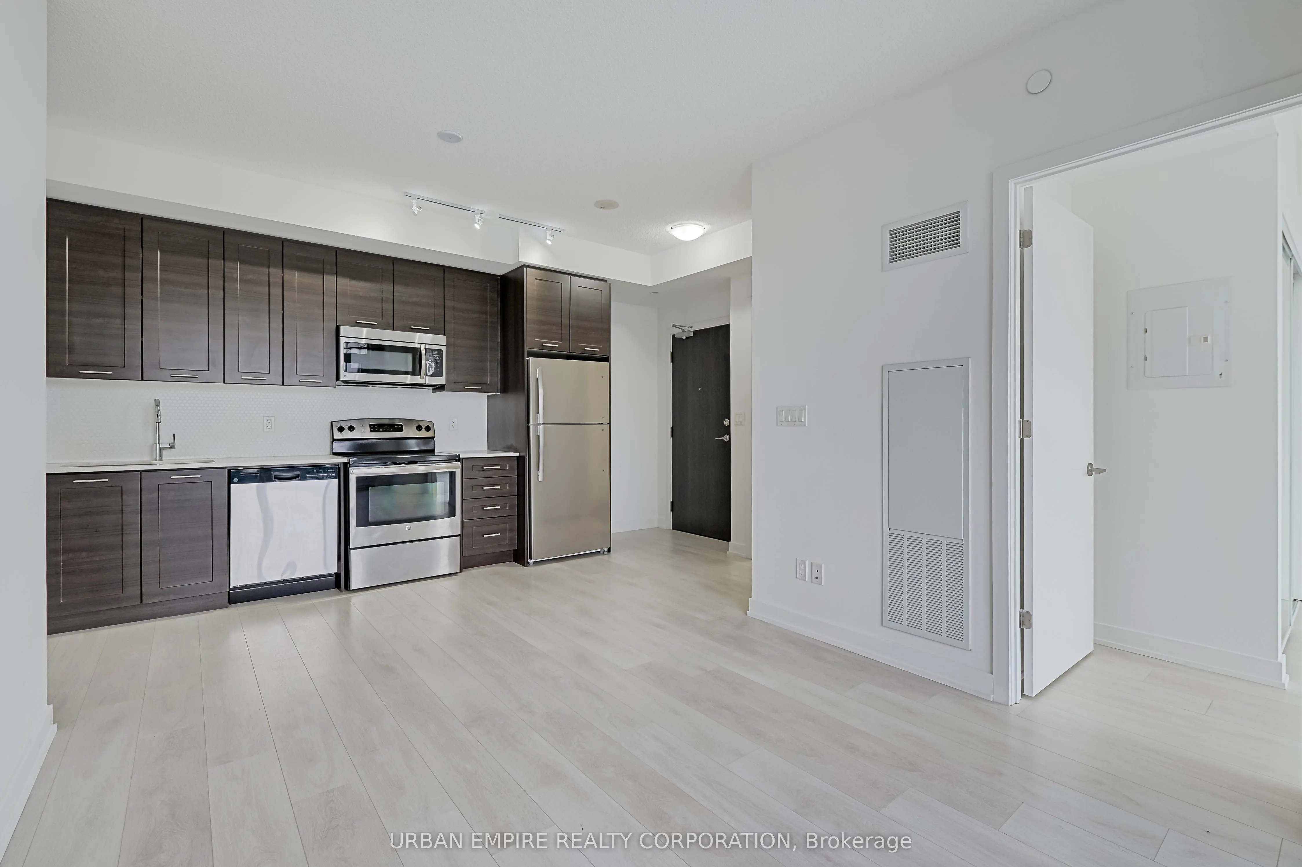 50 Bruyeres Mews, #913