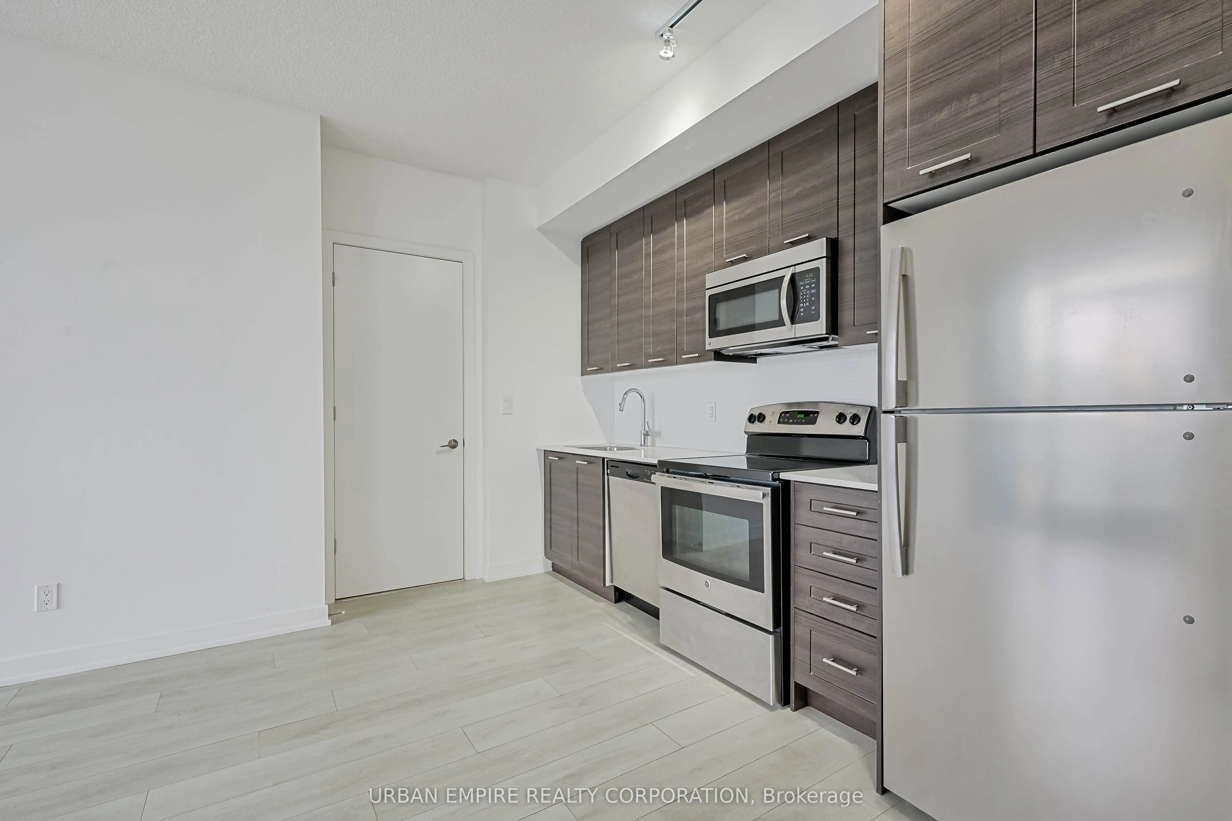 50 Bruyeres Mews, #913