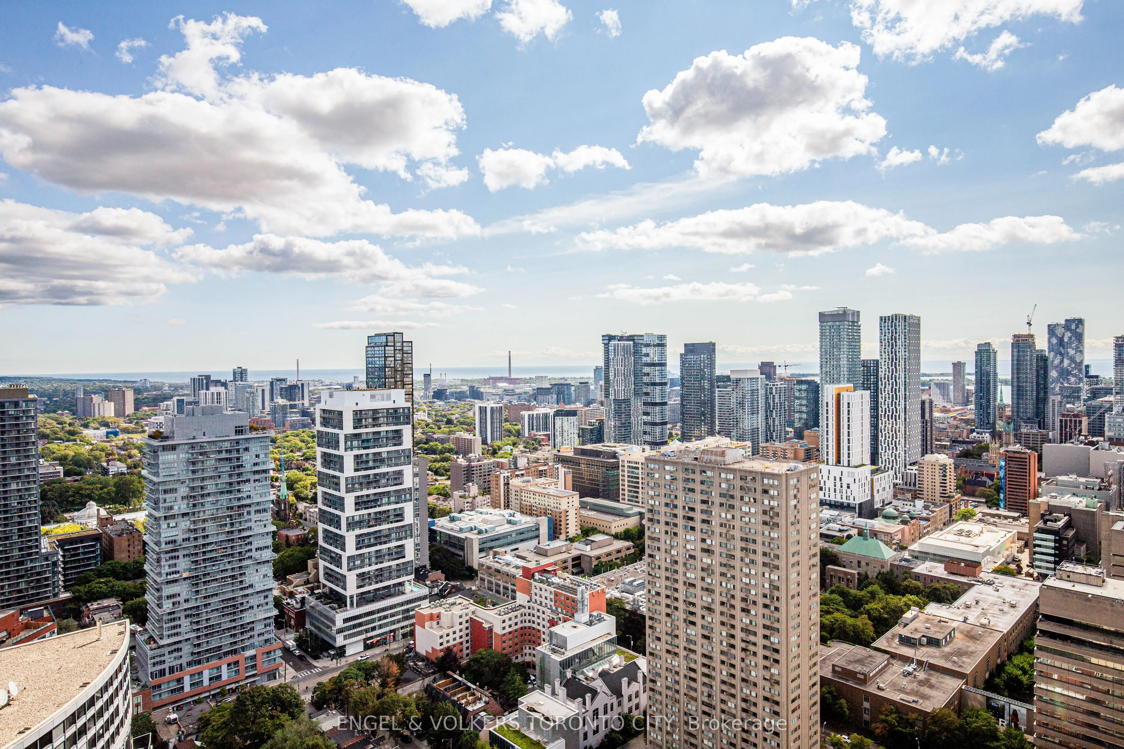 21 Carlton Street, #4205