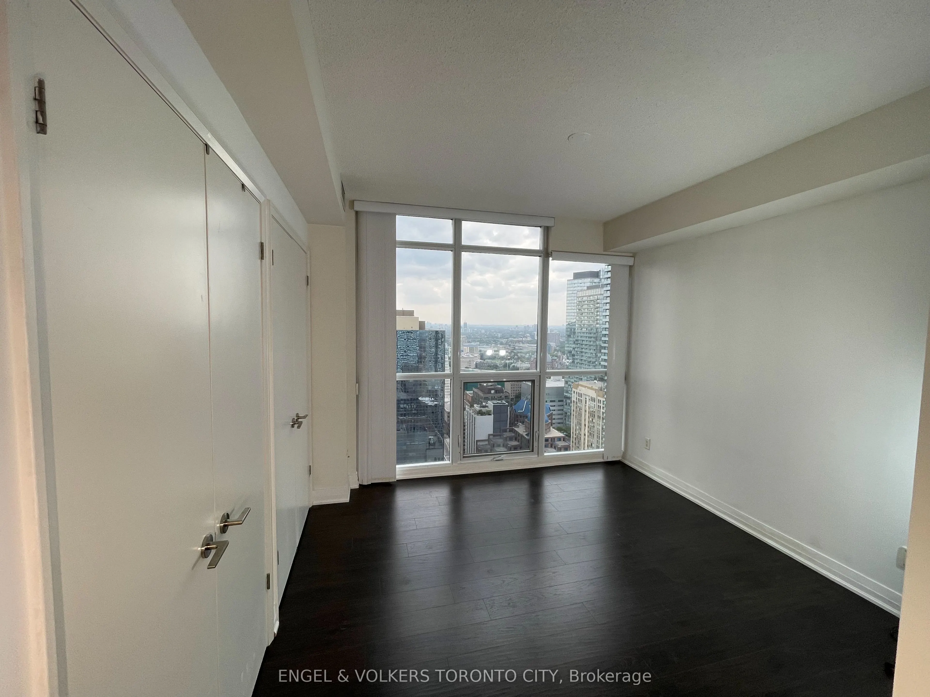 21 Carlton Street, #4205