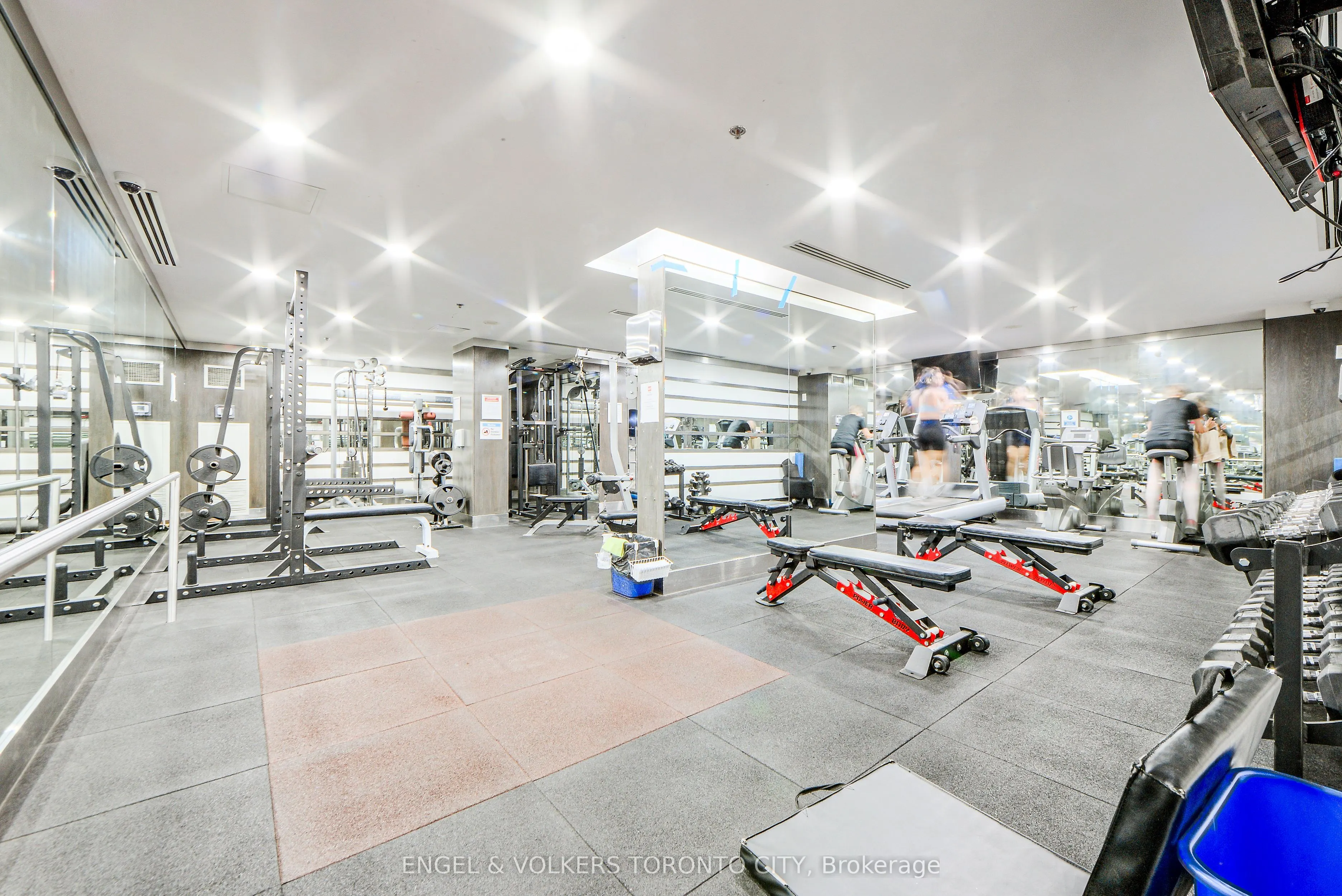 21 Carlton Street, #4205