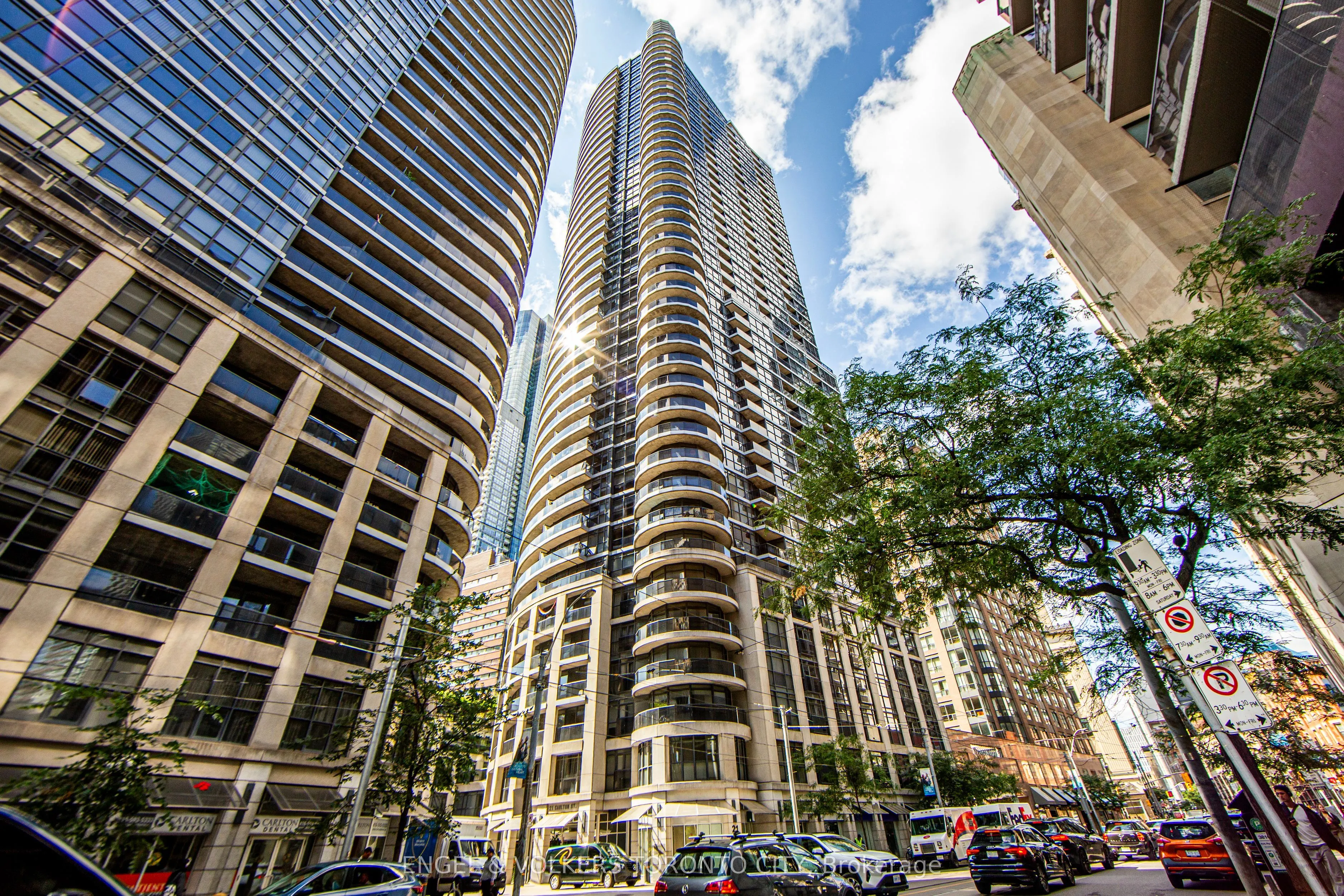 21 Carlton Street, #4205