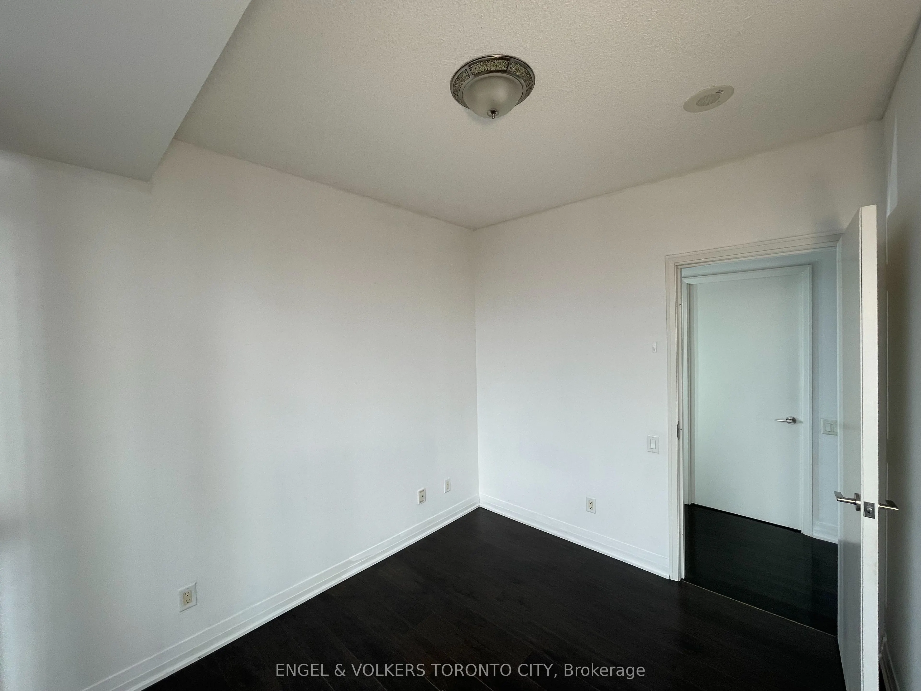 21 Carlton Street, #4205