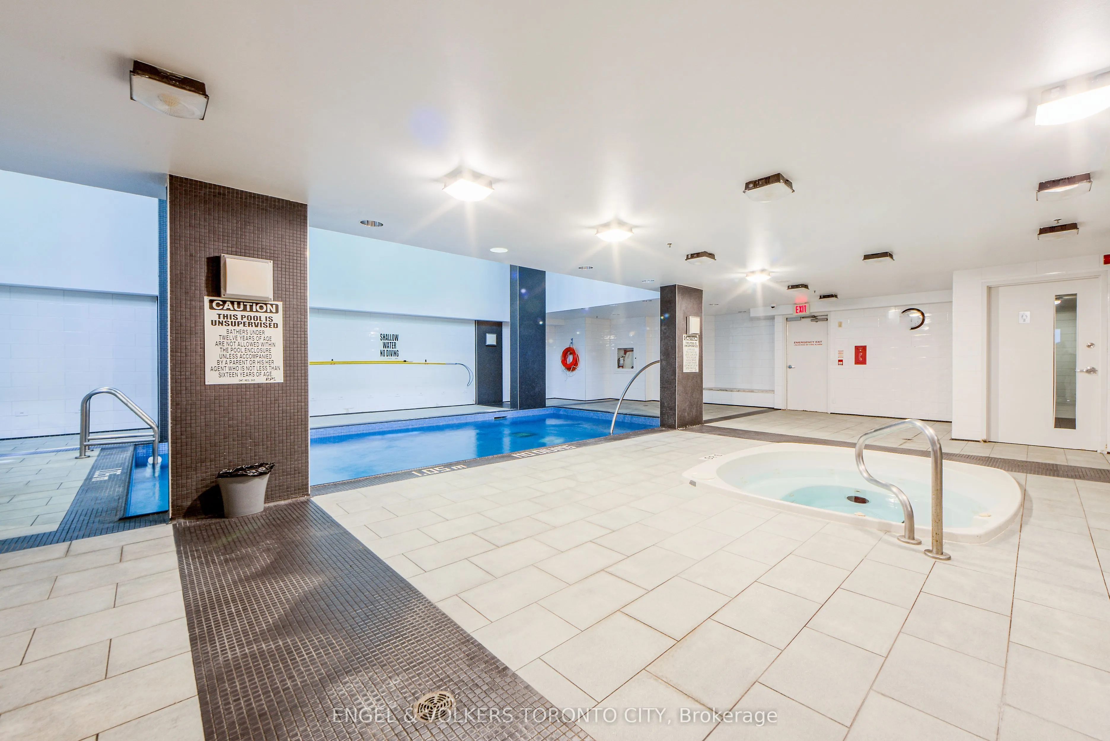 21 Carlton Street, #4205