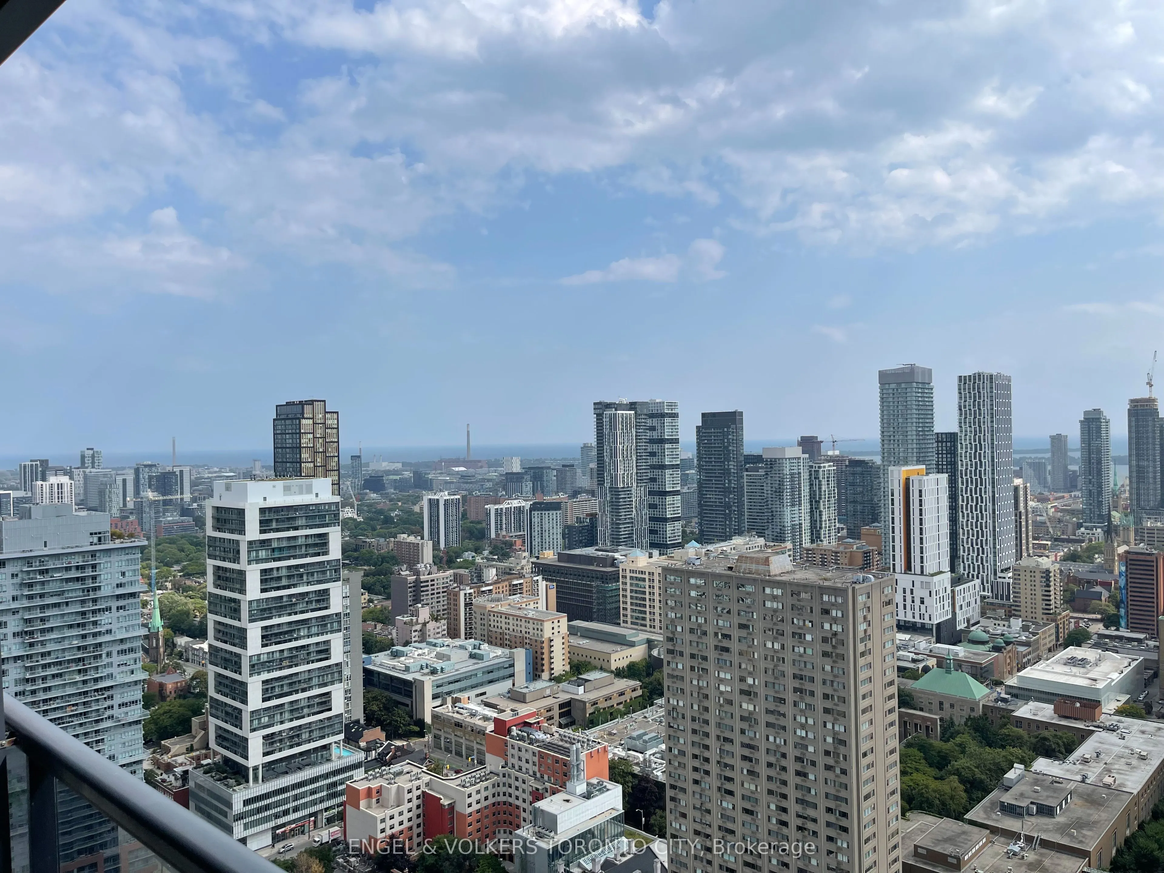 21 Carlton Street, #4205