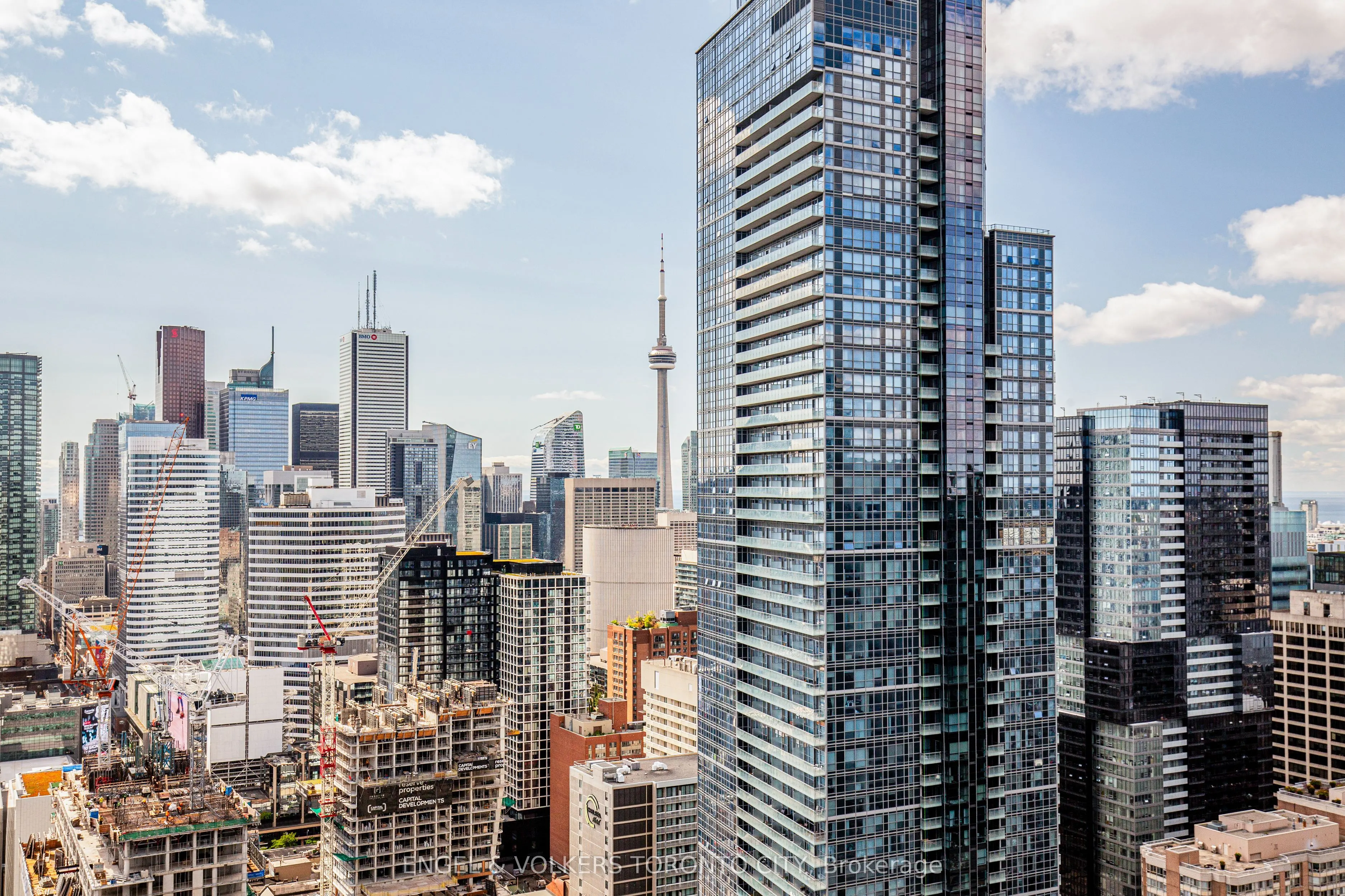 21 Carlton Street, #4205